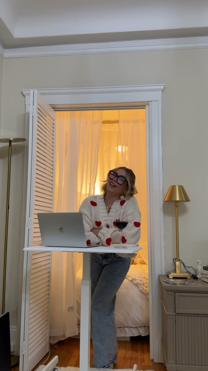 I had way too much fun with this 😭😭 my new desk on wheels!

#homedecor #desk #officedecor #officedesk #moveabledesk #deskonwheels

#LTKhome #LTKVideo