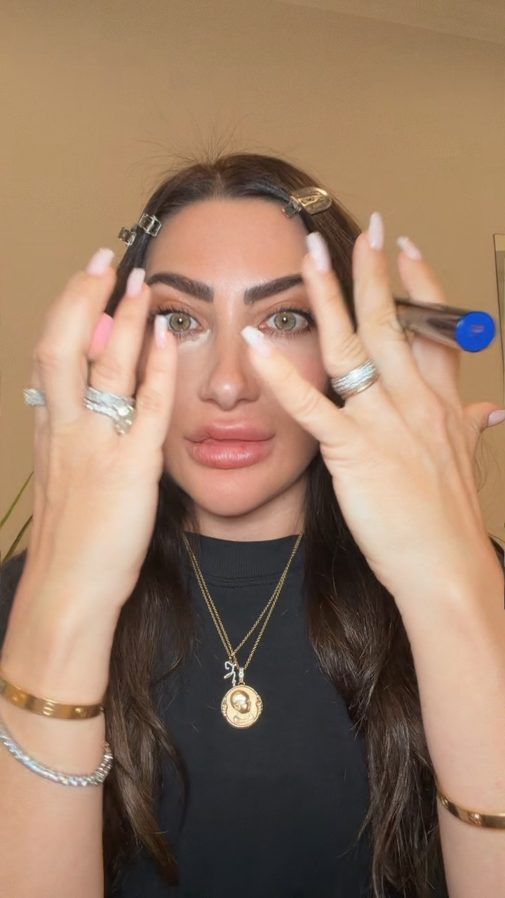 #victoriabeckhambeauty is Victoria Beckham Makeup worth it?!  #darkcircles

#LTKBeauty #LTKCyberWeek