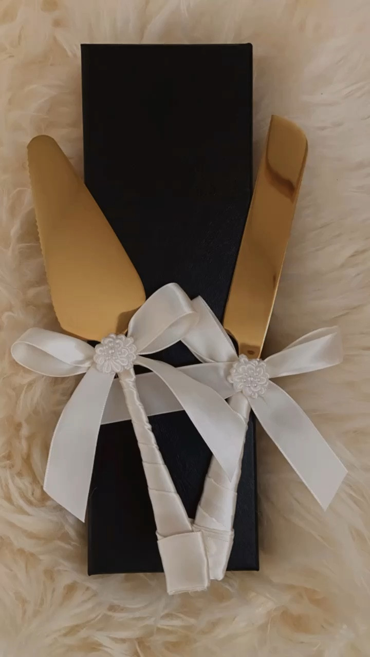 $15 DIY Wedding Cake Cutting Set 🤍✨ the set that inspired these was near $50! i decided i could make them myself to cut costs, & i looove the way they turned out! 🥰🙌🏼 

#LTKFindsUnder50 #LTKWedding #LTKVideo