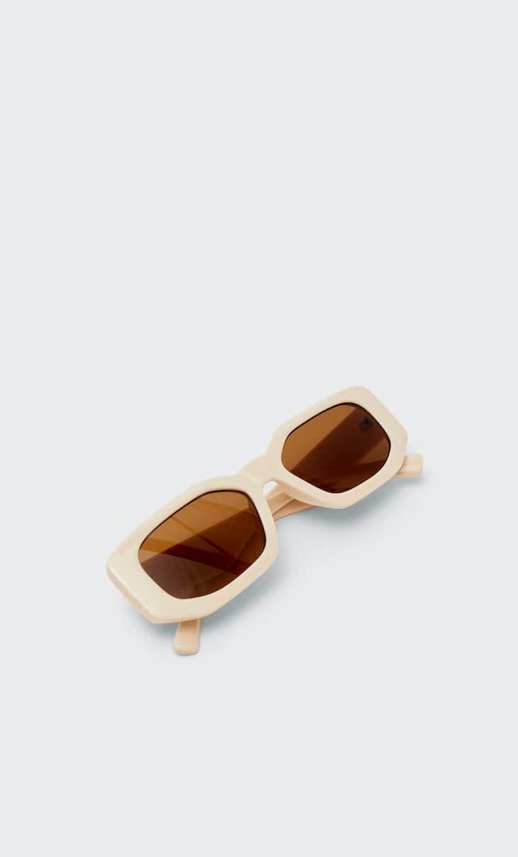 Sonnenbrille mit Kunststoffgestell in verschiedenen Farben - Brillen für Damen | Stradivarius De... | Stradivarius DE