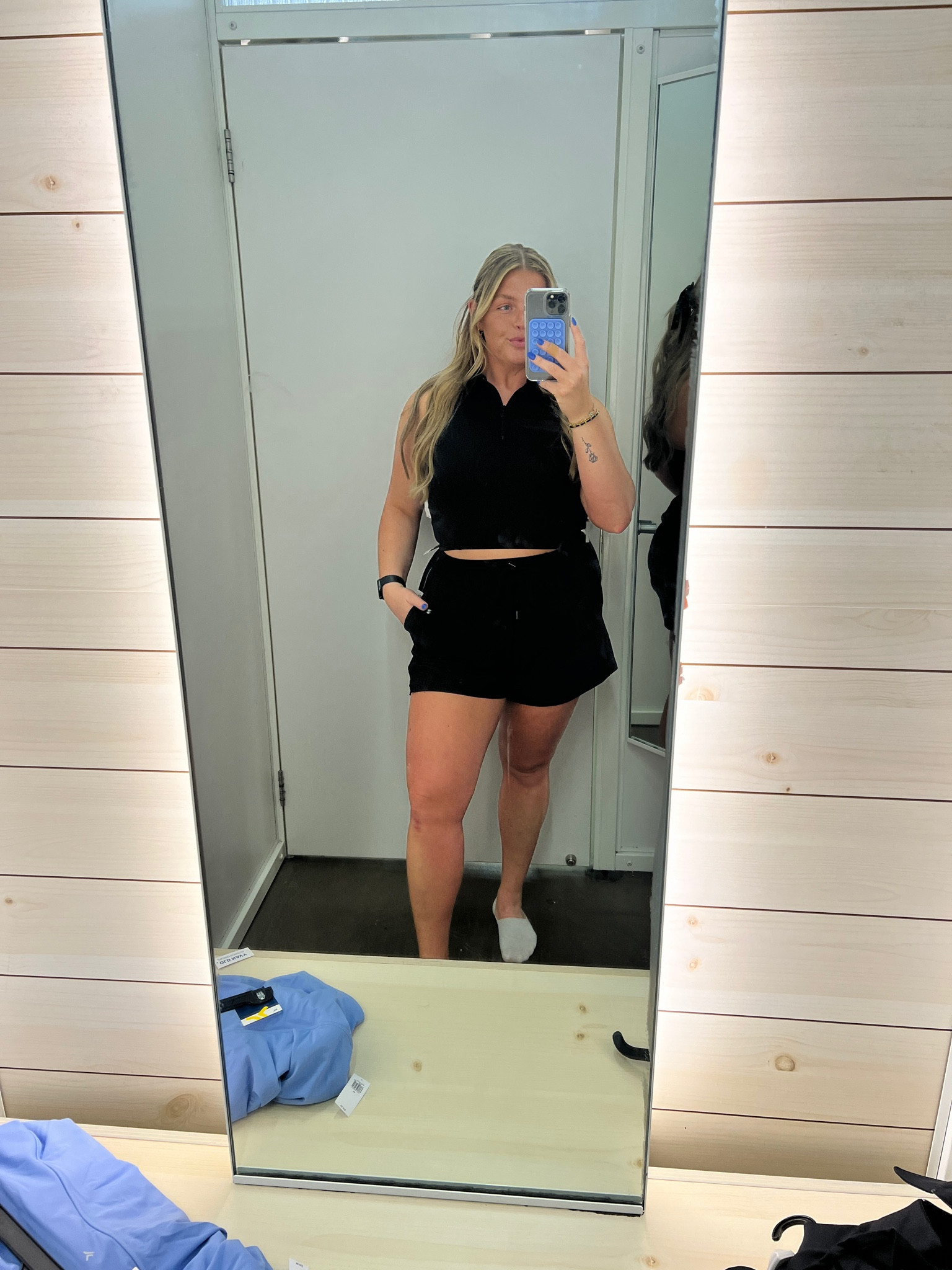 Old Navy Workout Outfit! Wearing and XL in the top and bottoms.

#LTKActive #LTKmidsize #LTKfitness