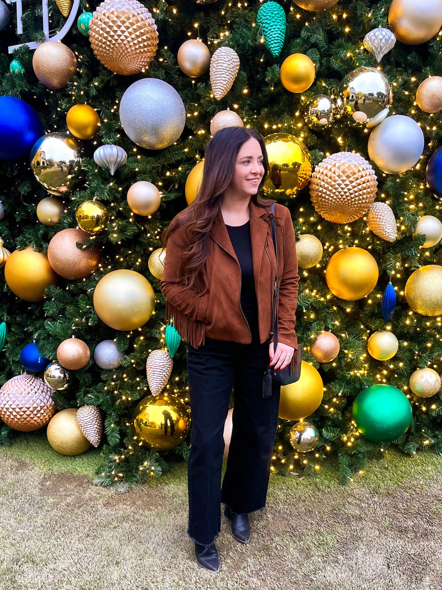 Winter outfit, fringe jacket, wide leg jeans, black booties

#LTKunder100 #LTKHoliday #LTKshoecrush