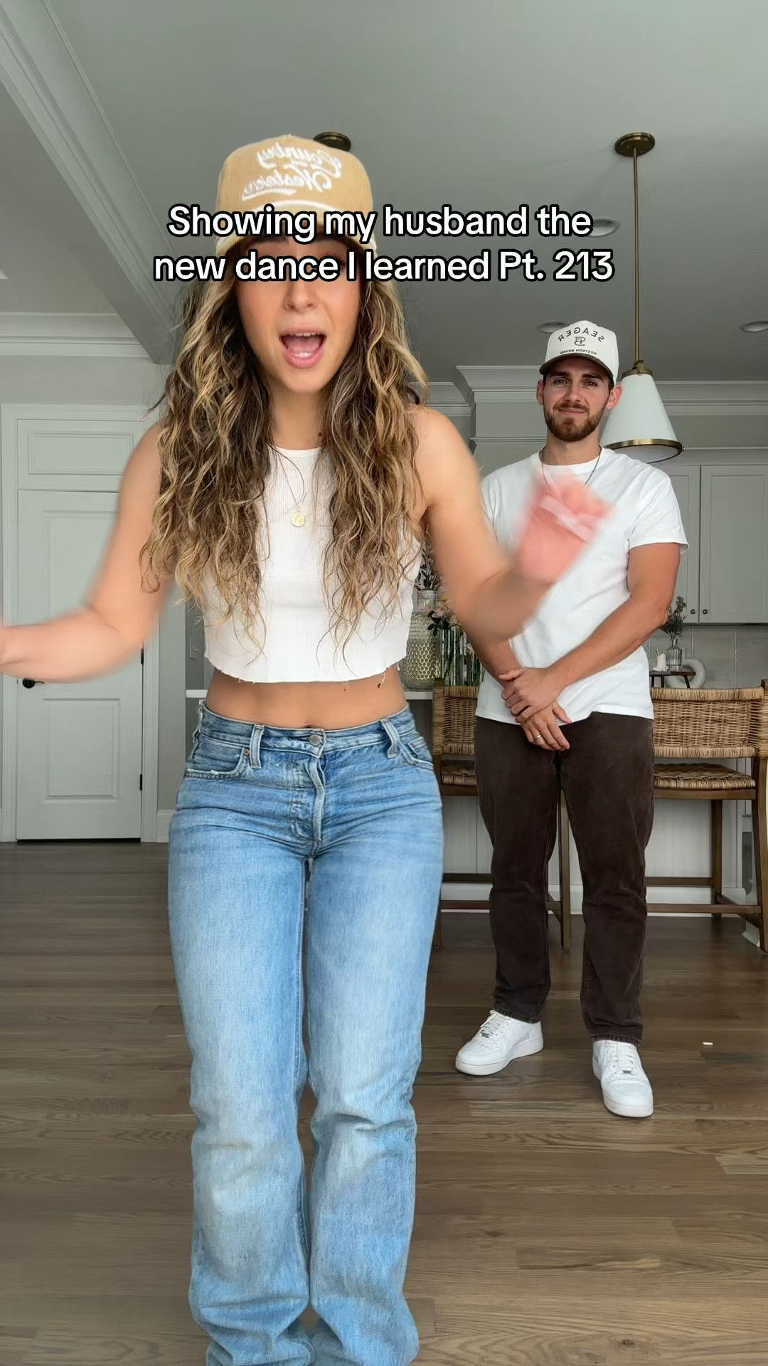 Loving these jeans from Aritzia!! They’re the 90’s Joni lo-rise loose jeans🫶🏼