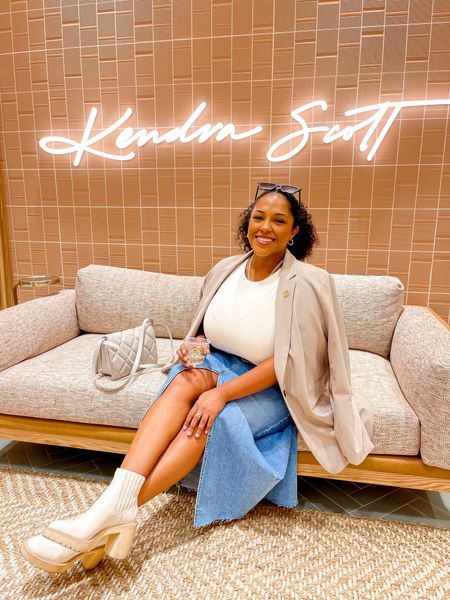 Fun neutral outfit for the opening of the new Kendra Scott store in San Antonio 🤩✨

#LTKmidsize #LTKstyletip