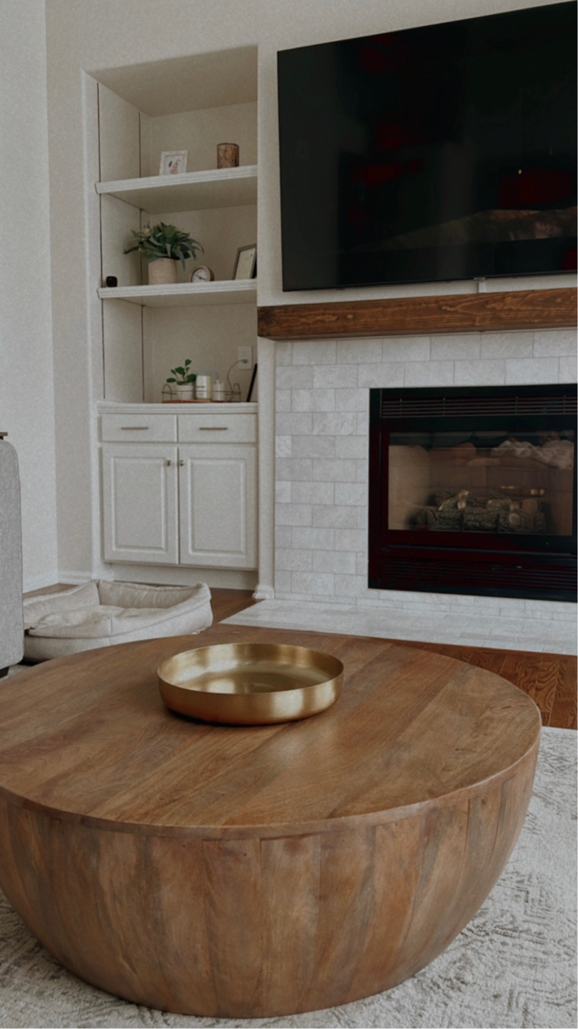 Living room home decor 🤍

Obsessed with this wooden drum coffee table
Gold decorative tray from Target
Oriental rug from Amazon
Aesthetic neutral dog bed


#competition

#LTKGiftGuide #LTKhome #LTKFind