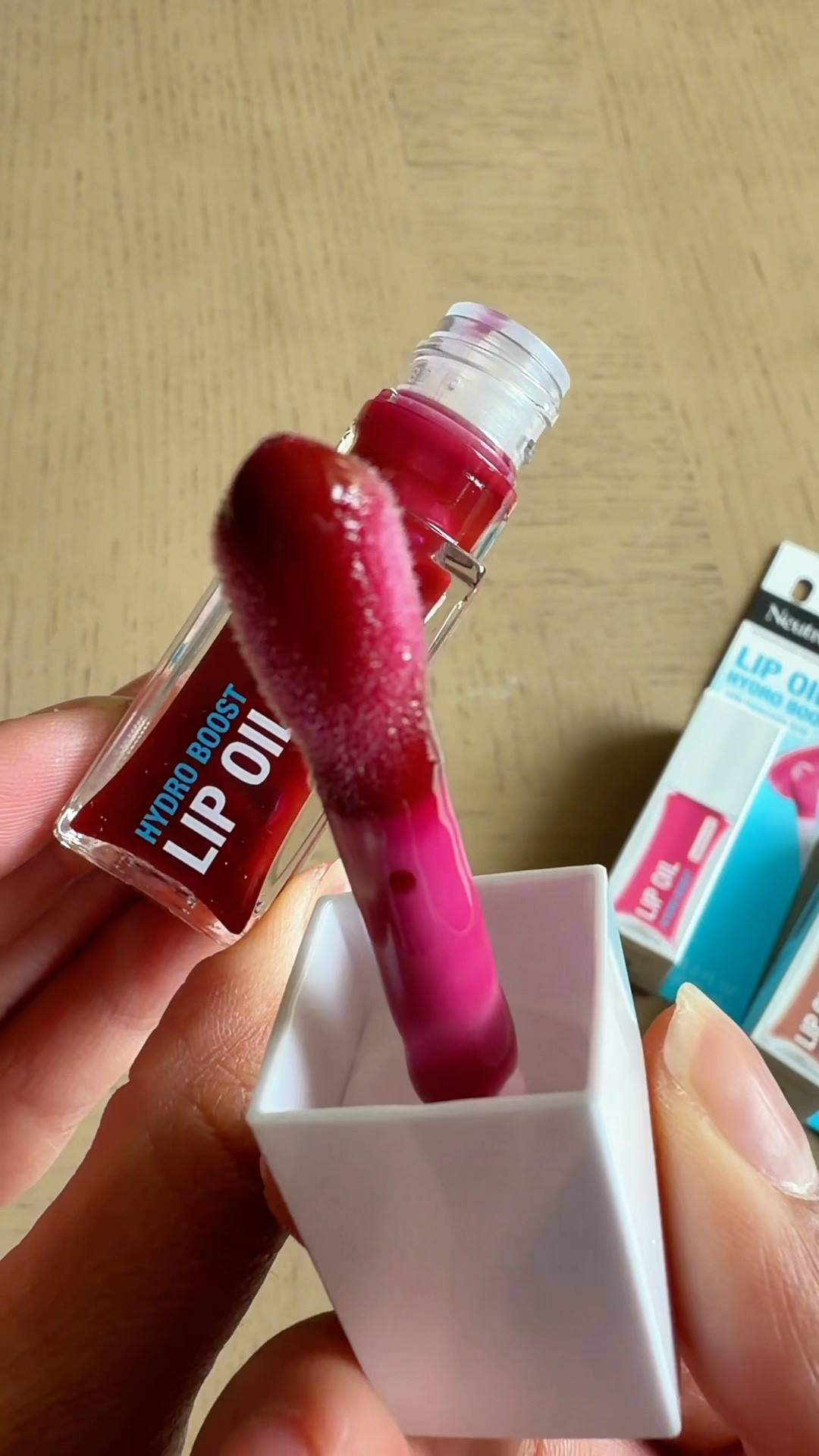 Estos lip oils de Neutrogena se ven demasiado lindos 😍 hidratan y dejan un brillo precioso sin sentirse pegajosos. Te dejo mis tonos favoritos aquí ✨

#LTKgrwm #LTKBeauty #LTKselfcare