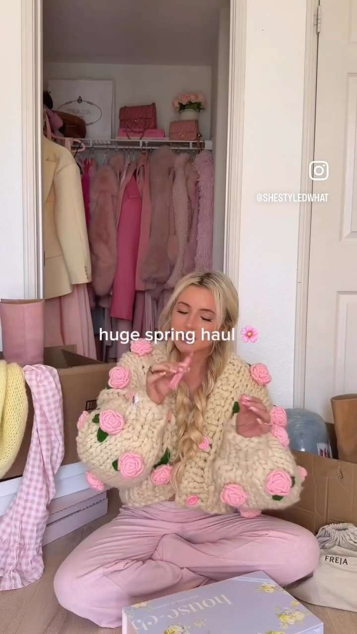girly spring haul 🌸🌷

bags shoes clothes:
@frejanyc bag
@louisvuitton pink mini speedy
@margesherwood_official
@stevemadden Riggs boot
@leilayca rose knit
@mervekelesofficial teddy knit
@bubish__ yellow blazer
@houseofcb dresses
@selkie dress


#haul #springhaul #springoutfits #girly #pink 

 #LTKgrwm #LTKootd #LTKSeasonal