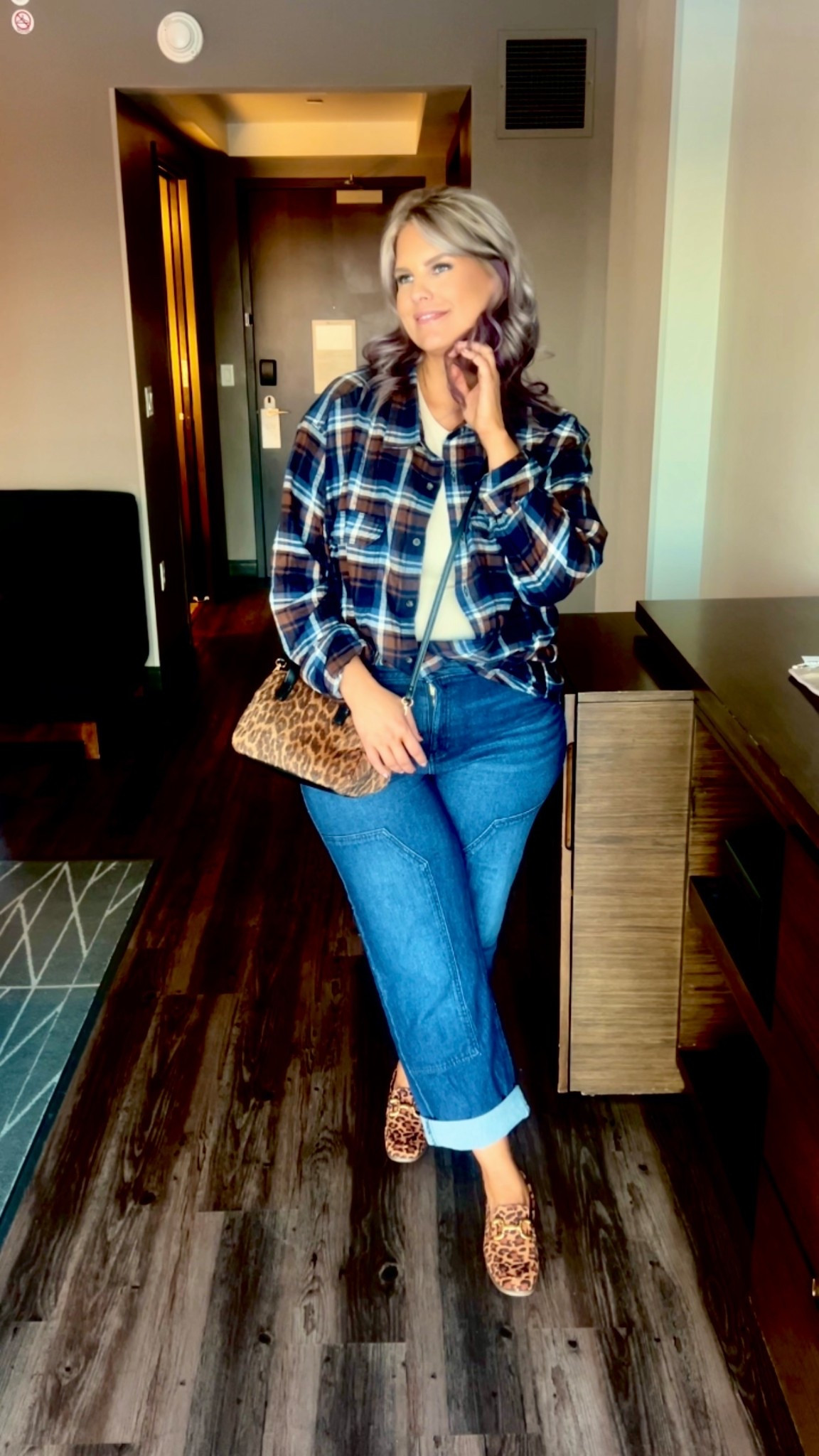 ✔️Dark denim straight leg carpenter jeans 〰️ size 14 (TTS)
✔️Blue & cognac flannel button down shirt 〰️ size XL tall men’s 
✔️Leopard Loafers Flats 〰️ size TTS 
✔️Leopard shoulder bag 〰️ furry!

#LTKMidsize #LTKFindsUnder50 #LTKFindsUnder100