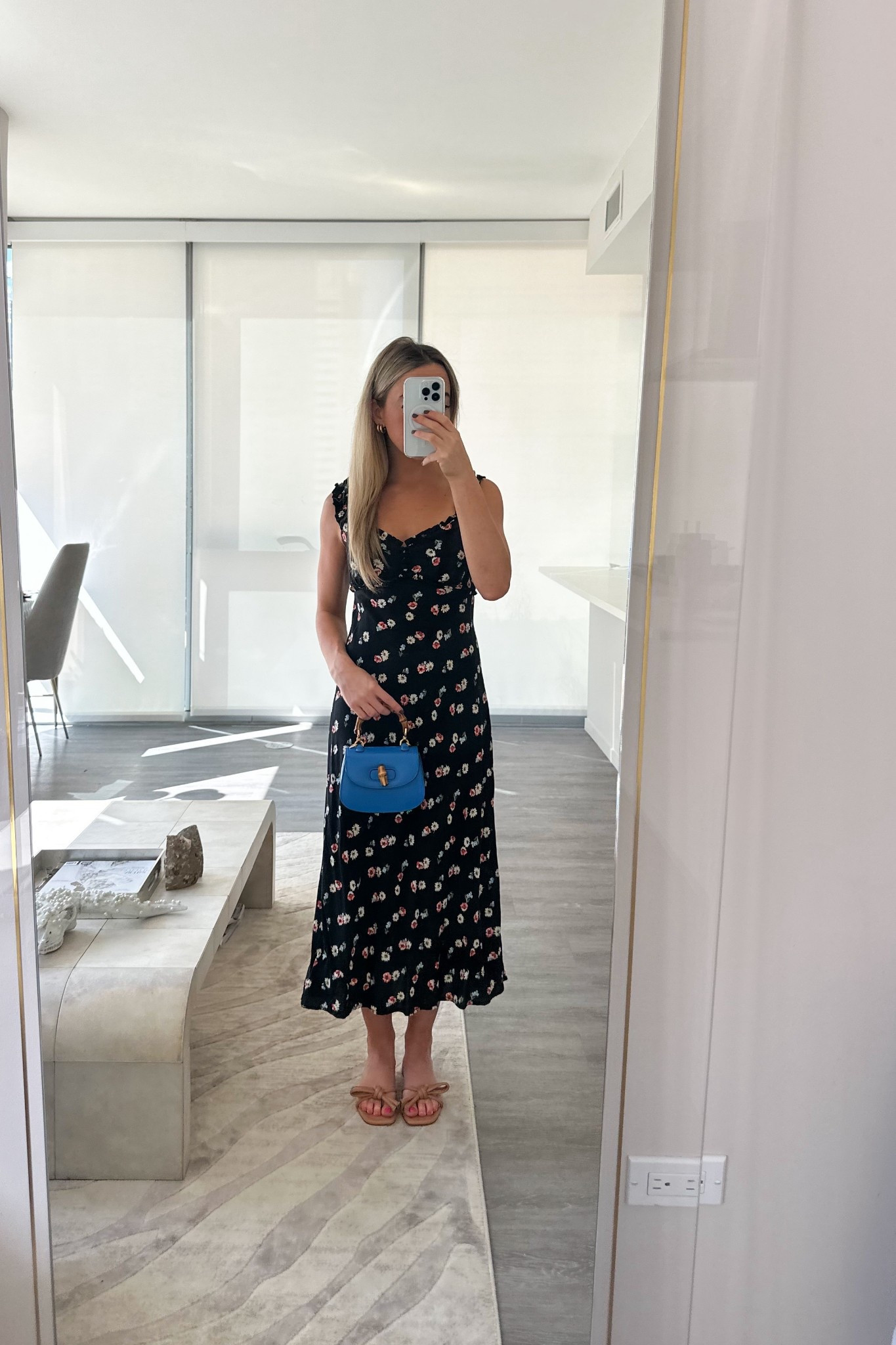 Italy: Dailt Outfit 

Italian summer outfit idea: Floral sundress perfect for sightseeing, coastal strolls, and warm-weather travel. Breezy, feminine, and ideal for your next Italian getaway.

#LTKFindsUnder100 #LTKTravel #LTKPetite