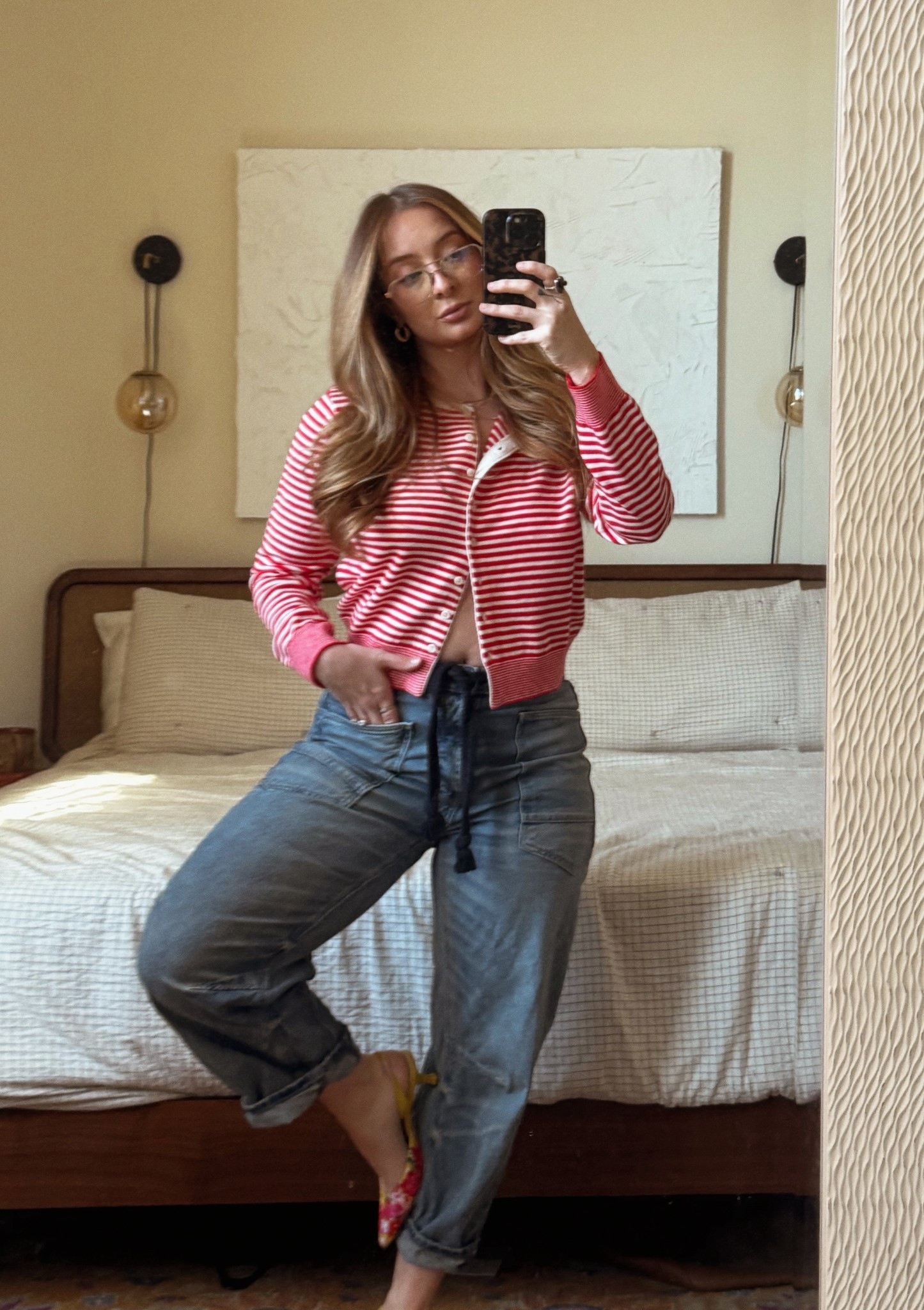 Current early spring obsession are these baggy jeans and a cutie kitten heel moment💌