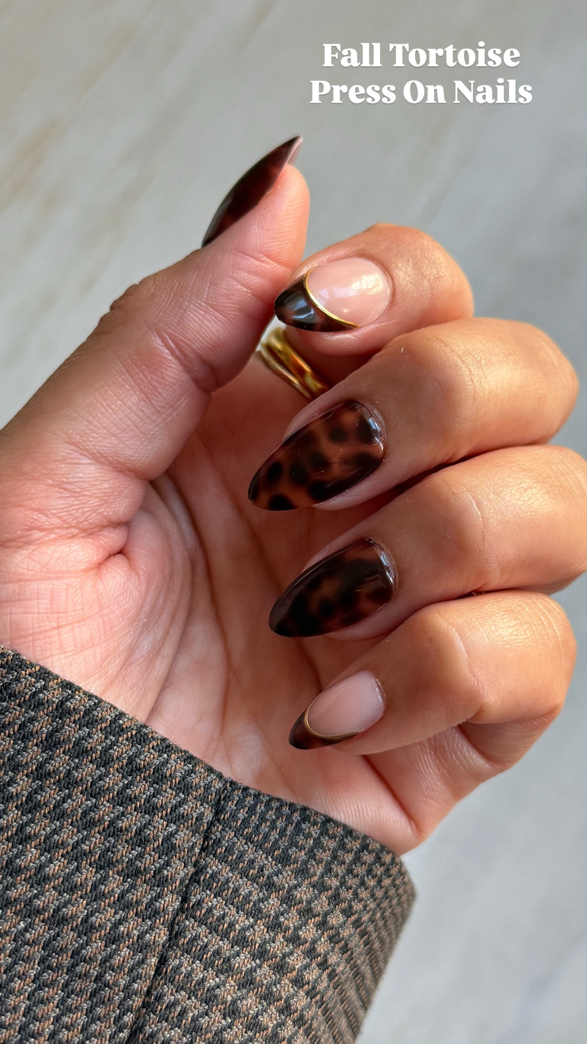Fall Tortoise Shell Press On Nails for the win 🏆 

I’m absolutely obsessed the way my @glamnetic x @glamzilla nails came out 🔥

Shoutout to my hair/makeup artist @makeupxmartina for inspiring my press on nail journey 🫶🏼

Comment “print” if you want the look too 🤍

Fall nails 2025



#LTKFindsUnder50 #LTKBeauty