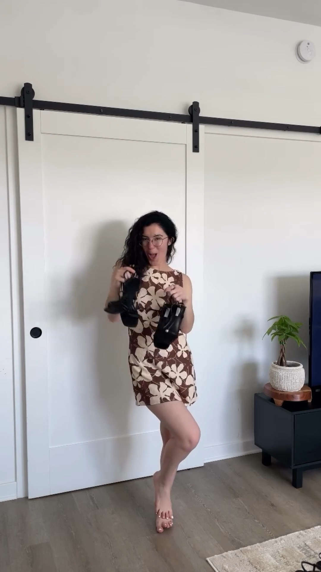 Keep or return? ✨

I tried @stitchfix back in college and now that I work in the office everyday I wanted to try it again! 

BUT this haul was giving english teacher for me. Paired it with a few items that I had from @andar @madewell @nordstrom ✨

Here’s what the stylist sent me: 

@rhythm - Melia Floral Mini Dress
(Cute but didn’t love the colors) 

@designhistory - Judy Peplum Button Down 
(Absolutely no, the colors and style are not for me) 

@beyondyoga - Soft Wool Blend Cardigan
(Not my favorite for my body type) 

@dolcevita - Avrie Leather Flat
(Felt kinda weak for all the walking I do) 

@justusajeans - Slim Wide Leg Jean
(I liked the wash but too big) 

I’m 5’2 120lbs so most of the 2-4’s were a bit big for me…May stick to online shopping! 

#stitchfix #outfitinspo #haul #petite #springoutfit