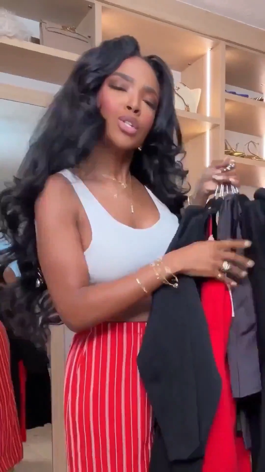 Scroll to shop ❤️  

Four versatile outfits styled in one video — from an elegant red dress to elevated everyday sets that work for date nights, events, travel, and polished casual days.

Measurements: 5'4" | 138 lbs | 34D | 27" waist | 40" hips  
Sizing: Small in all | Pants 4 Long / 27 @Spanx use promo code - KFFXSPANX for 15% OFF 