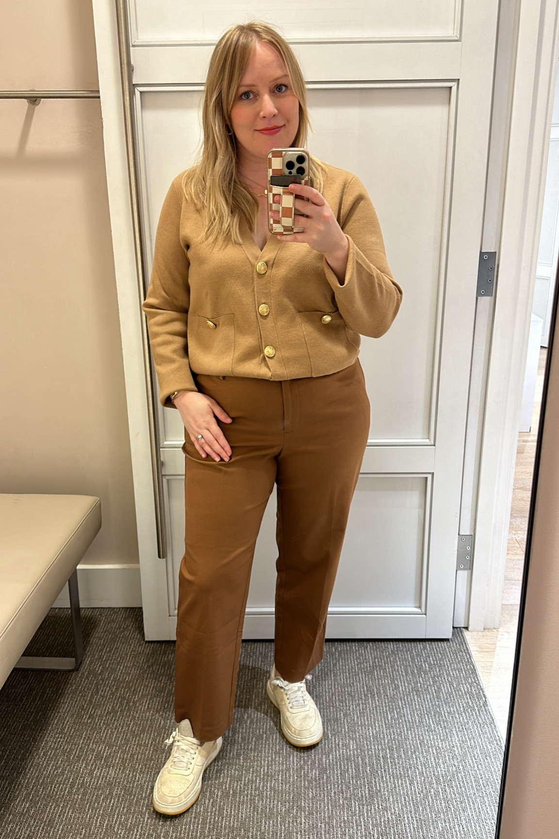 Some of the best dress pants I have tried on. So comfy. Hit at the ankle. I’m doing the regular length. At 5’3” the petite were too cropped. #hocautumn #hocspring #hoctan 
