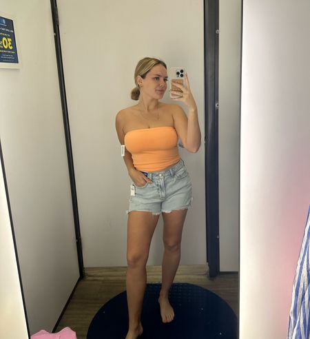 🧡 wearing a size medium on top 6 in blue Jean shorts and 4 in pink shorts #ltkoldnavy
