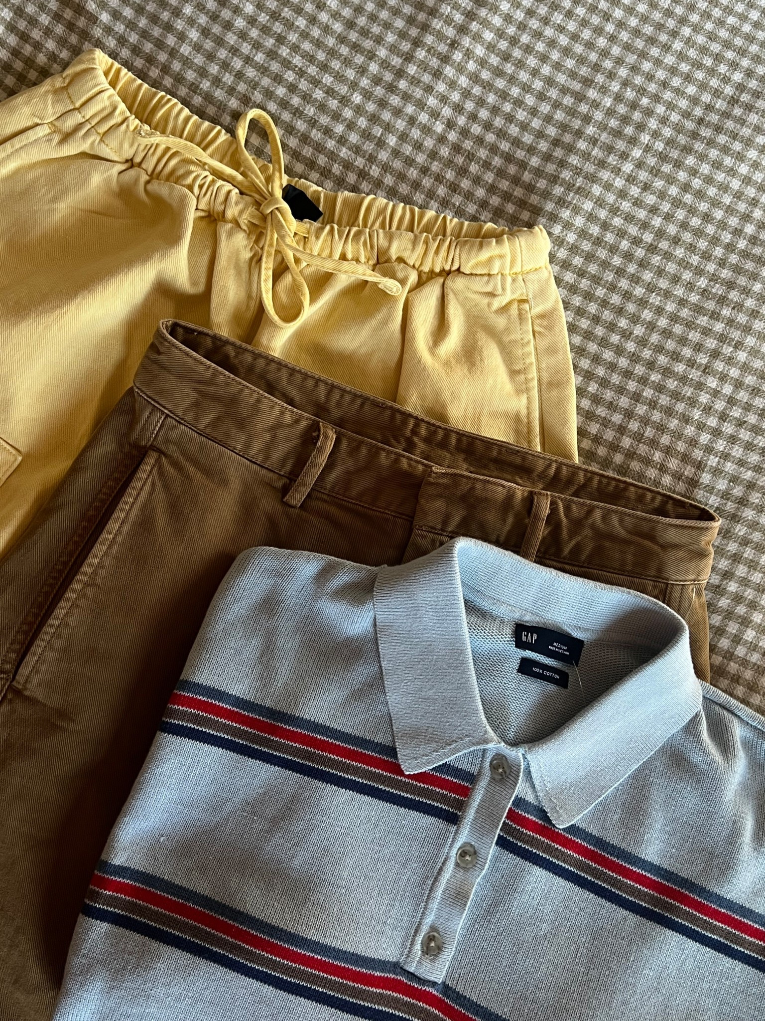 yellow pants are xs - yellow isn’t online but in store still!
jeans size 0
top is a medium - would’ve gotten a small if they had it!
waist is 25” 

#LTKWorkwear #LTKSaleAlert #LTKootd