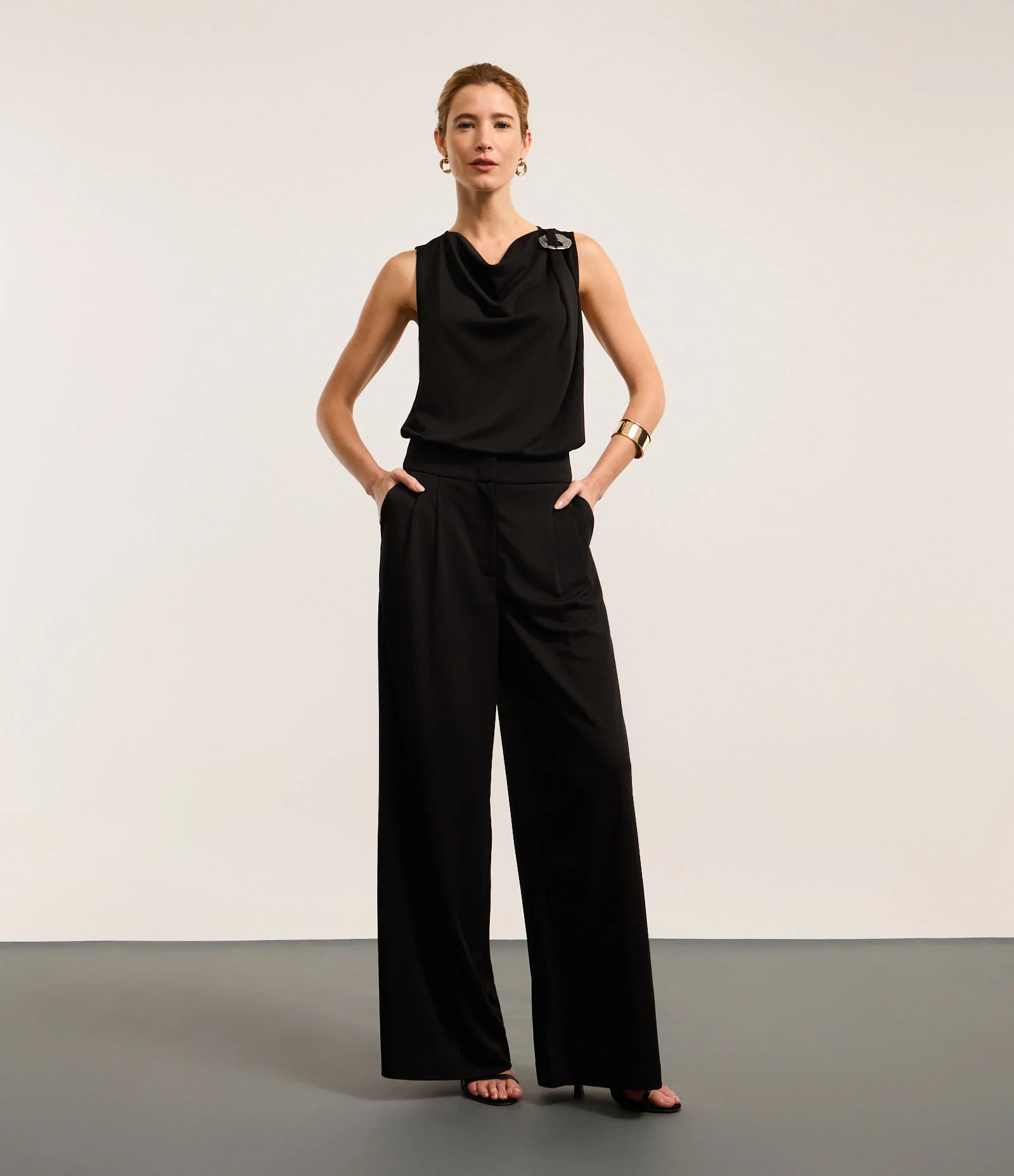 Calça Reta Cintura Alta Alfaiatada com `Pregas Preto - Lojas Renner | Renner (BR)