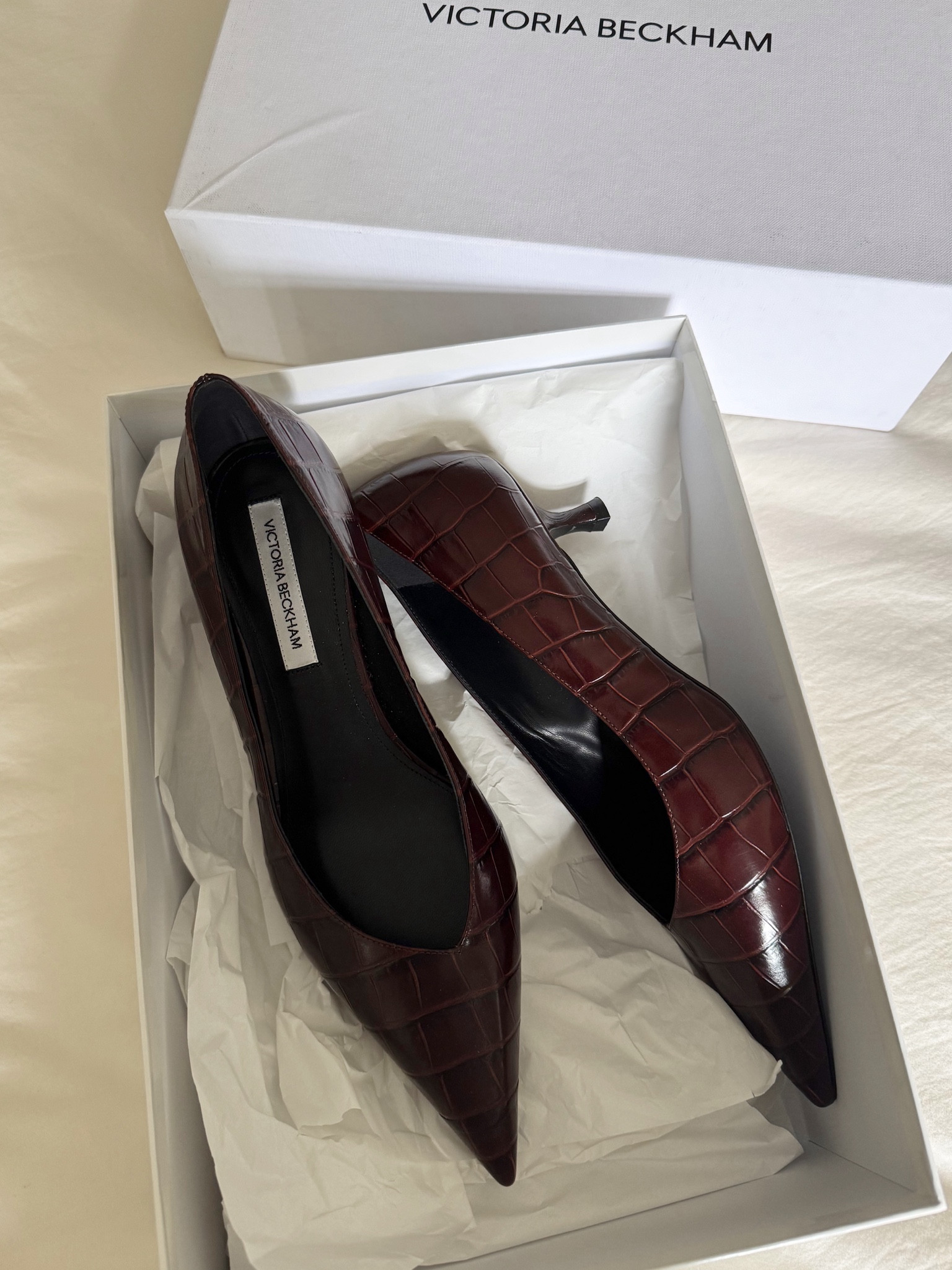 These run TTS. I'd give them a 7.5 out of 10 in terms of comfort. 

#VictoriaBeckham 