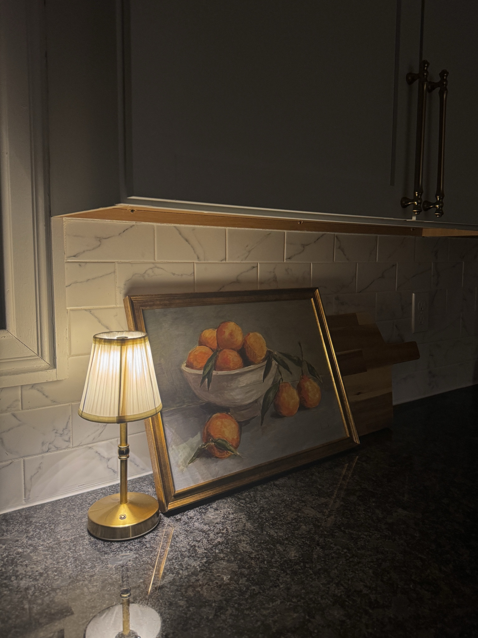 Cutest little kitchen decor🫶

Home inspo, home decor, modern farmhouse, lamp, painting, vintage home 