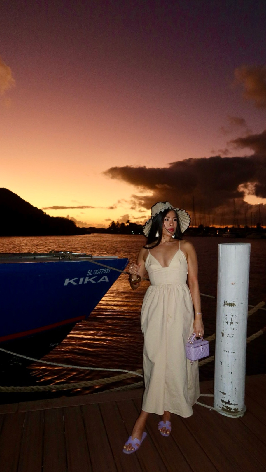 Chic summer accessories essentials to elevate any look : 1) pop of color matching bag and sandals!! 2) fun raffia hat 

Dress is old Zara ref: 3152/223