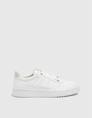 Pull&Pull&Bear lace up chunky sneakers in white | ASOS (Global)