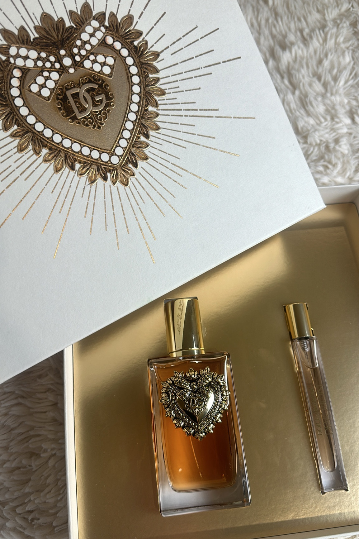 Apaixonada com o novo perfume da dolce gabanna!! My new to go ❣️ #devotion 

#LTKHoliday #LTKU #LTKGiftGuide