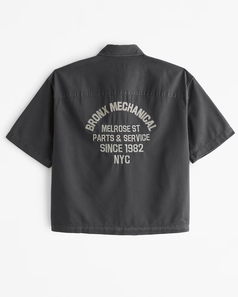 Short-Sleeve Cropped Workwear Graphic Button-Up Shirt | Abercrombie & Fitch (US)