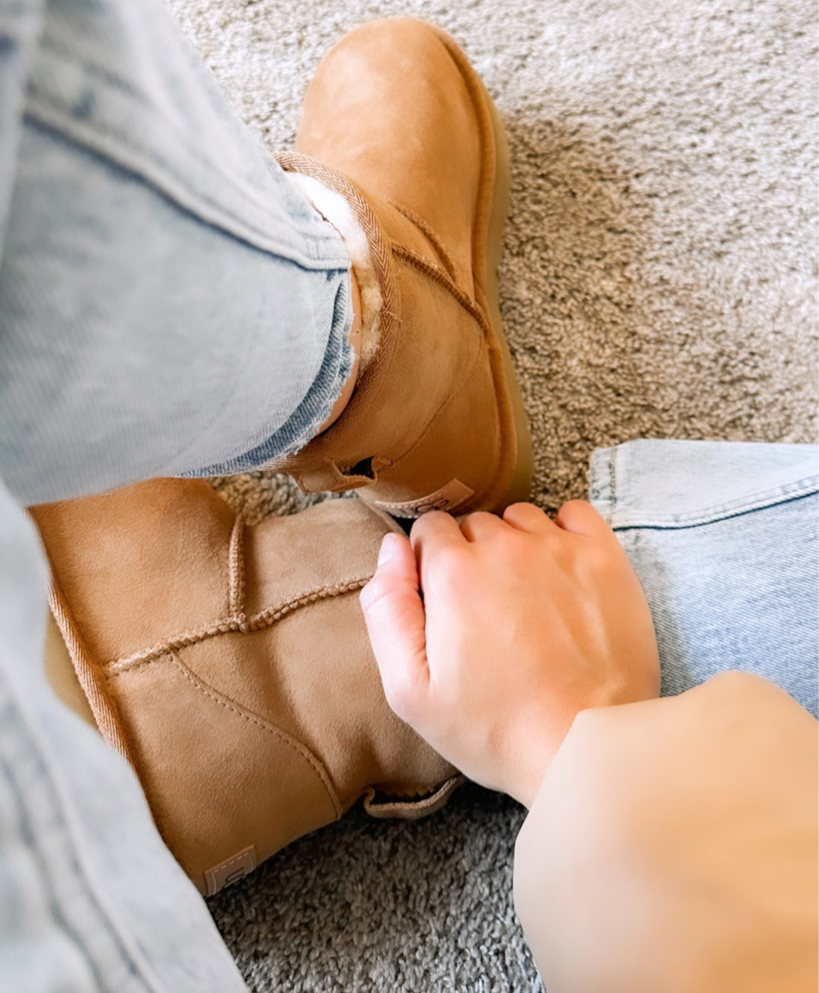 Ugg Boot Outfit | Minis | Winter Fashion | Winter Outfit | Minimalist 

#LTKstyletip #LTKSeasonal #LTKshoecrush