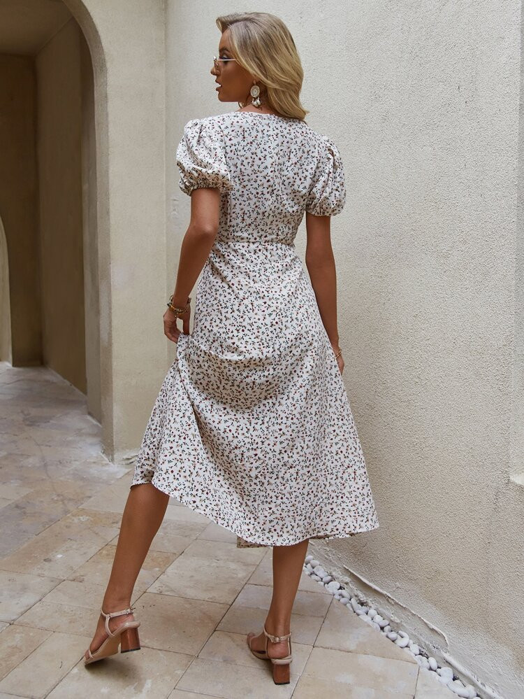 Ditsy Floral Puff Sleeve Sweetheart Neck Slit Hem Dress | SHEIN