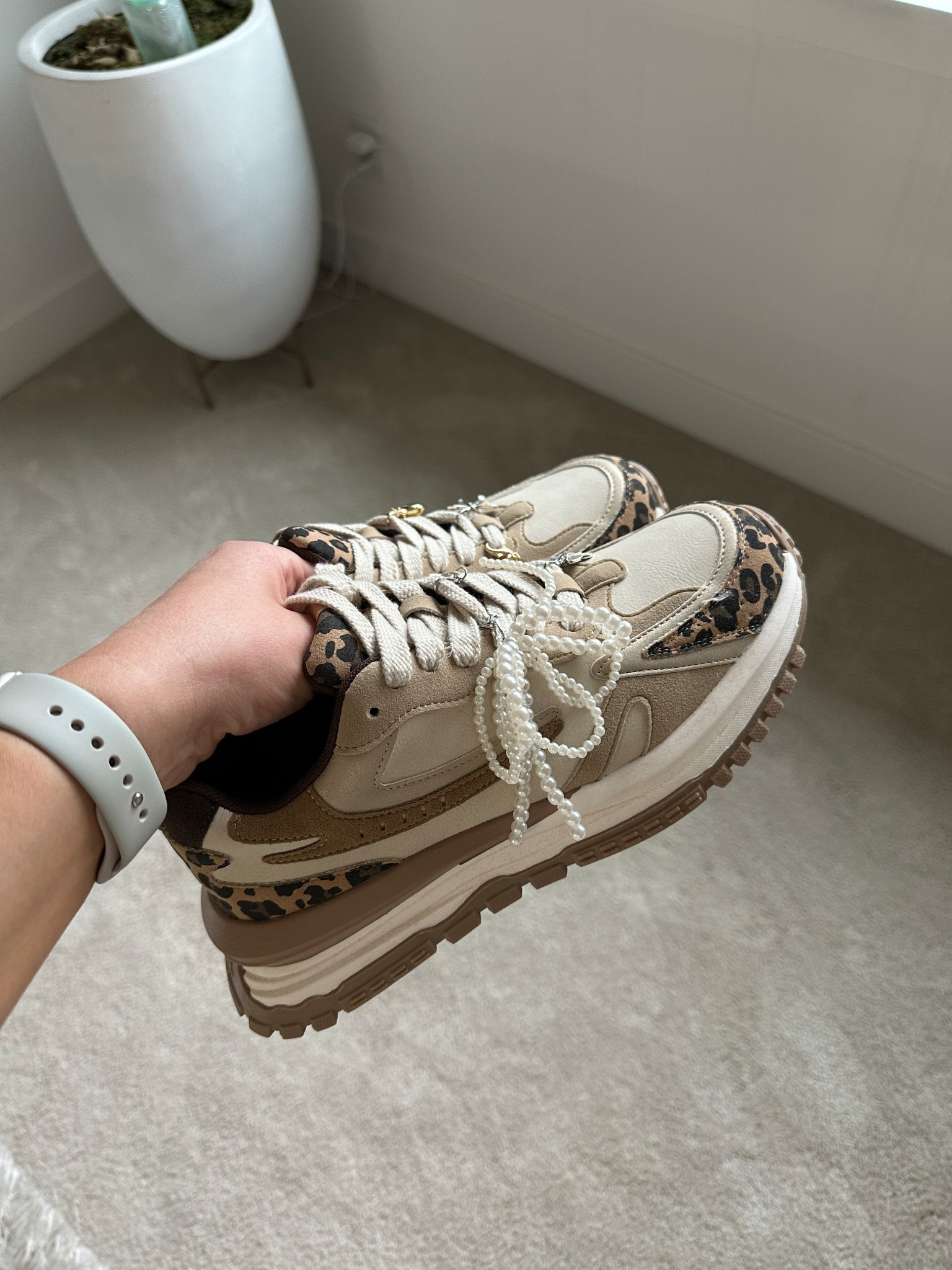 #NeutralSneakers
#CuteSneakers
#MinimalistStyle
#SneakerStyle
#EverydaySneakers
#NeutralStyle
#SneakerAddict
#ShoeCharms
#SneakerCharms
#CustomSneakers
#TrendySneakers
#CuteShoeCharms
#SneakerAccessories
#StylishSneakers
#MinimalSneakers
#NeutralOutfit
#CharmYourShoes
#SneakerFashion
#ShoeGameStrong
#ChicSneakers

#LTKStyleTip #LTKActive #LTKShoeCrush