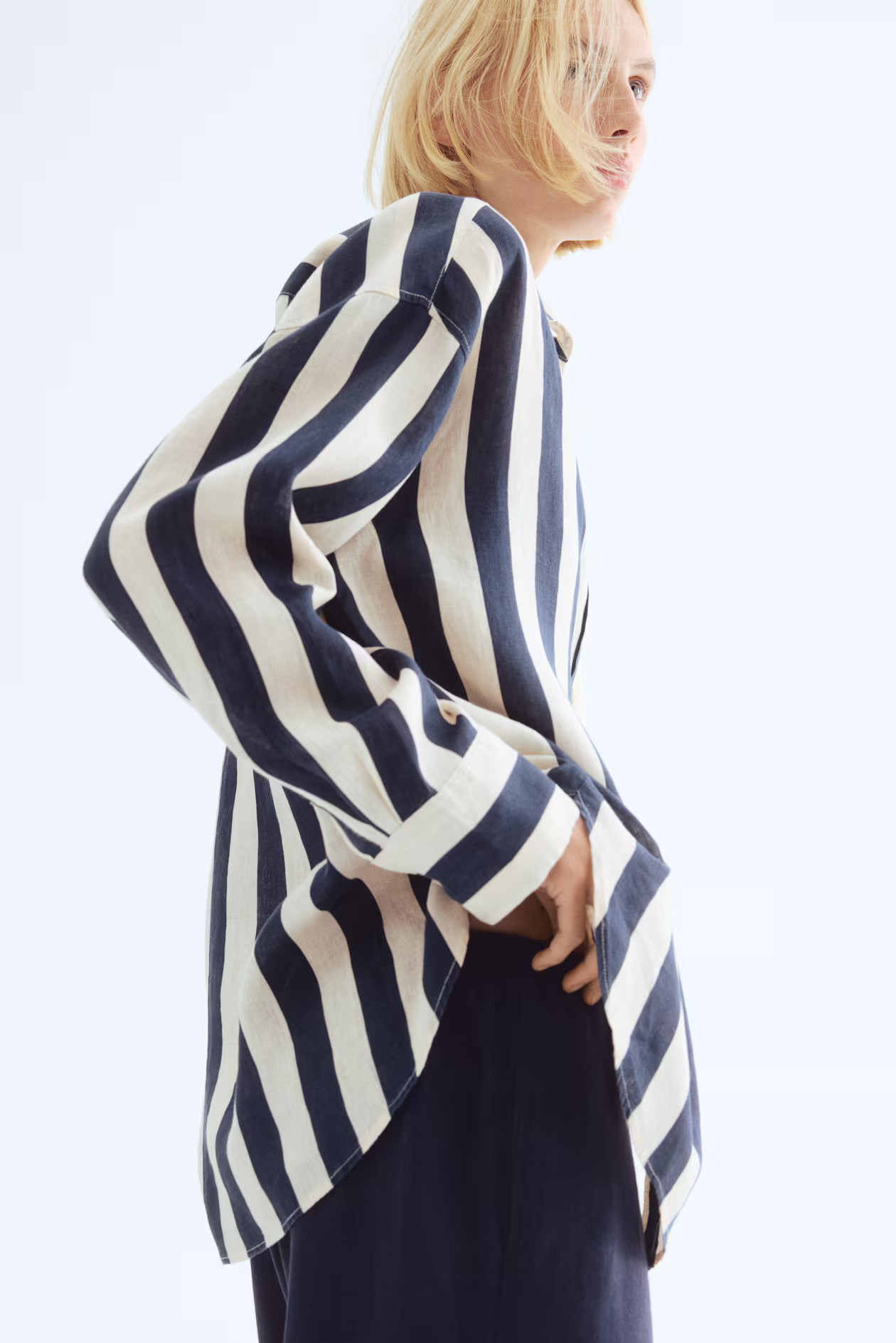 Oversized linen shirt | H&M (UK, MY, IN, SG, PH, TW, HK)