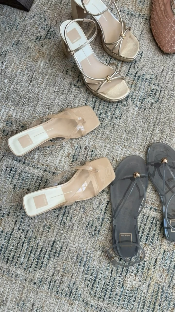 Anthropologie 20% Off a Regular-Price Purchase $100+ code ANNAB20.

block heels, jelly shoes, jelly sandals, summer shoes, bacation sandals, anna monteiro, annabrstyle