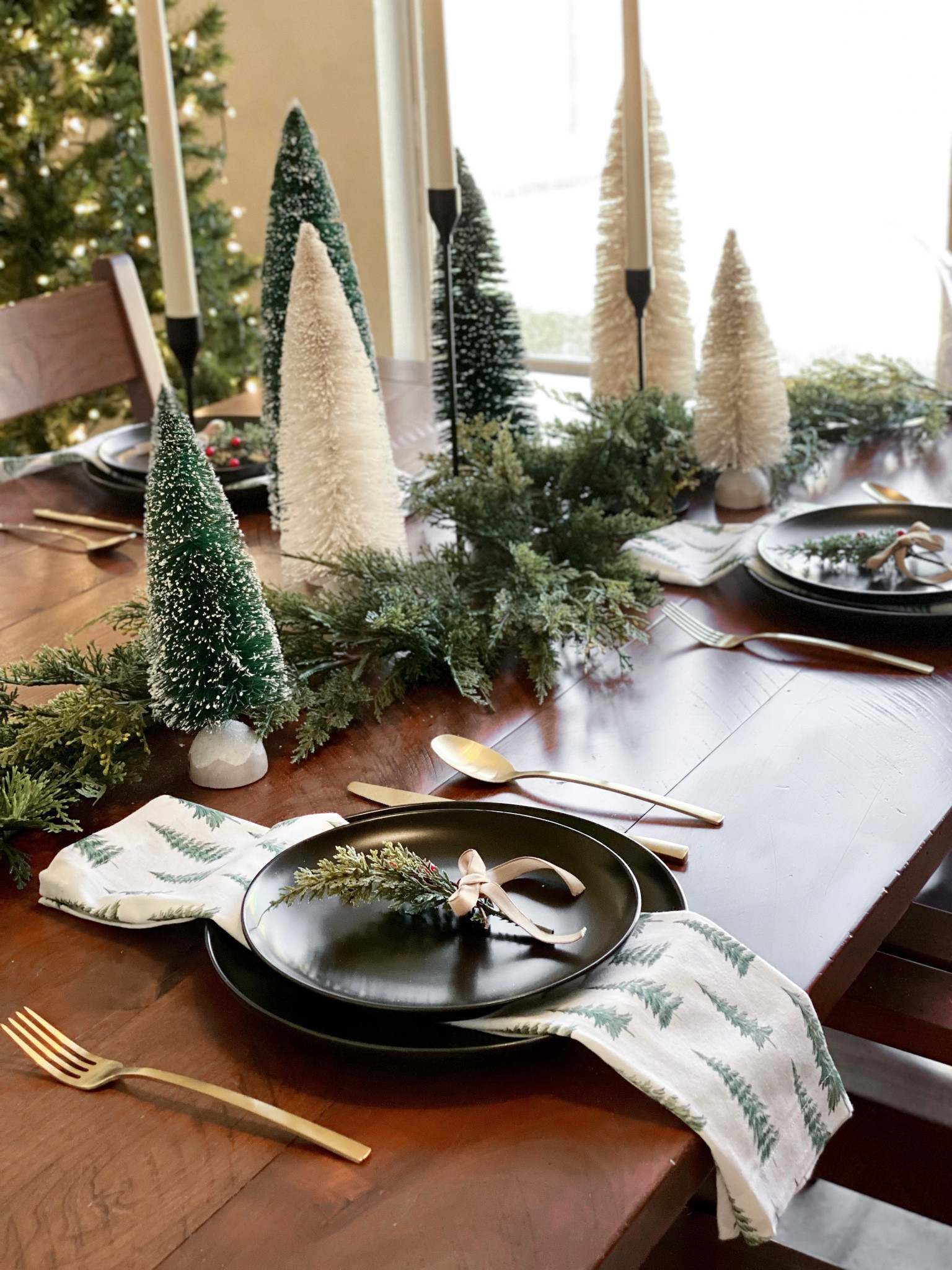 Christmas decor. Christmas home. Christmas table setting. Christmas garland. Dining room.￼

#LTKhome #LTKHoliday #LTKSeasonal