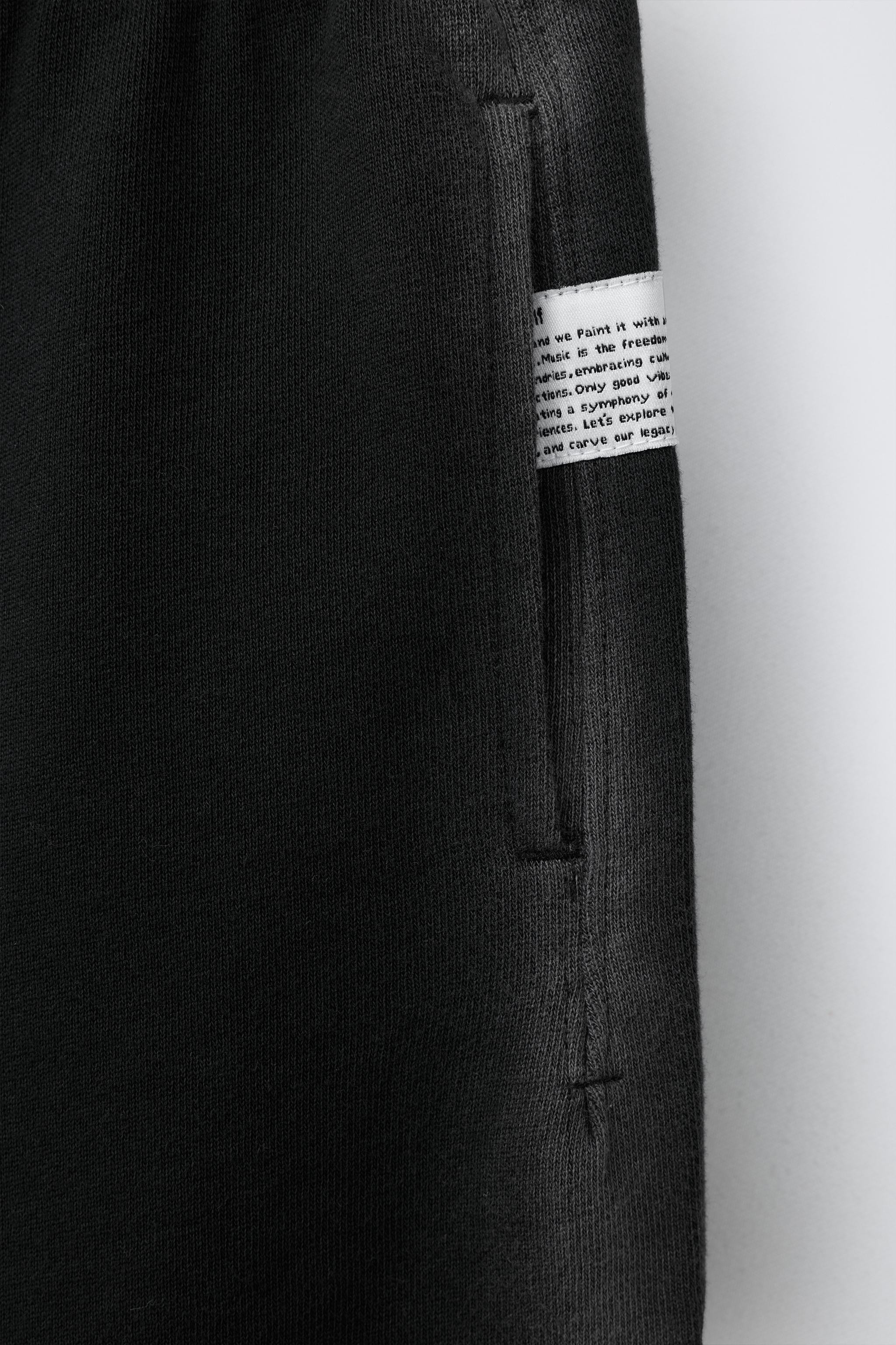 Shorts with elastic waistband and adjustable front drawstring. Front pockets and back patch pocke... | Zara US