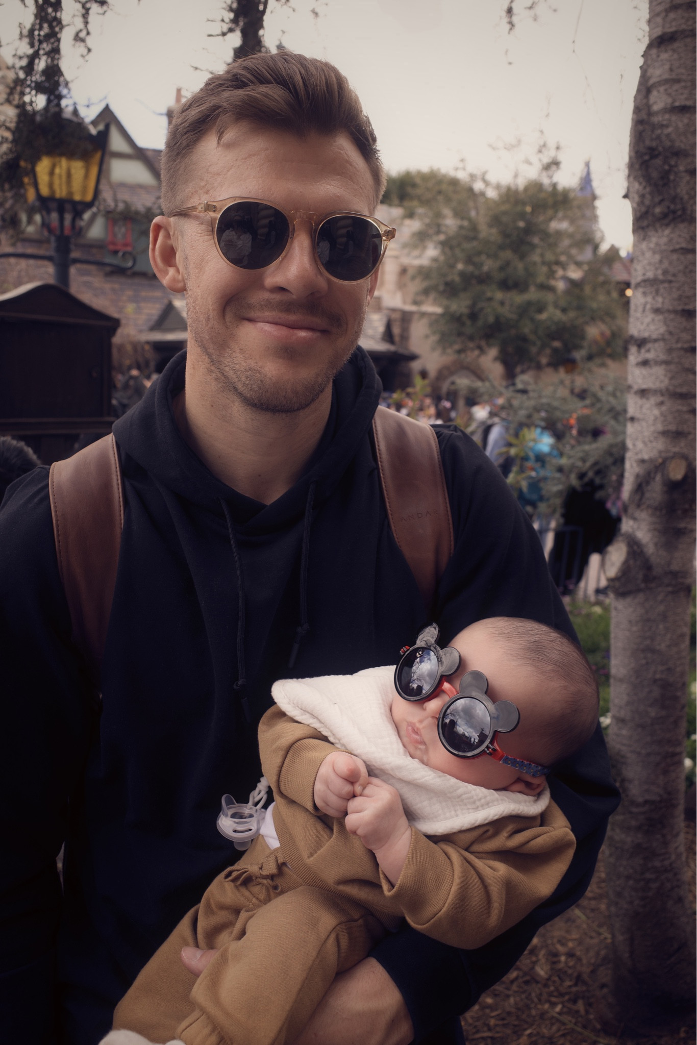 Here’s Dads essentials for the next family trip. 

#LTKmens #LTKSeasonal #LTKGiftGuide