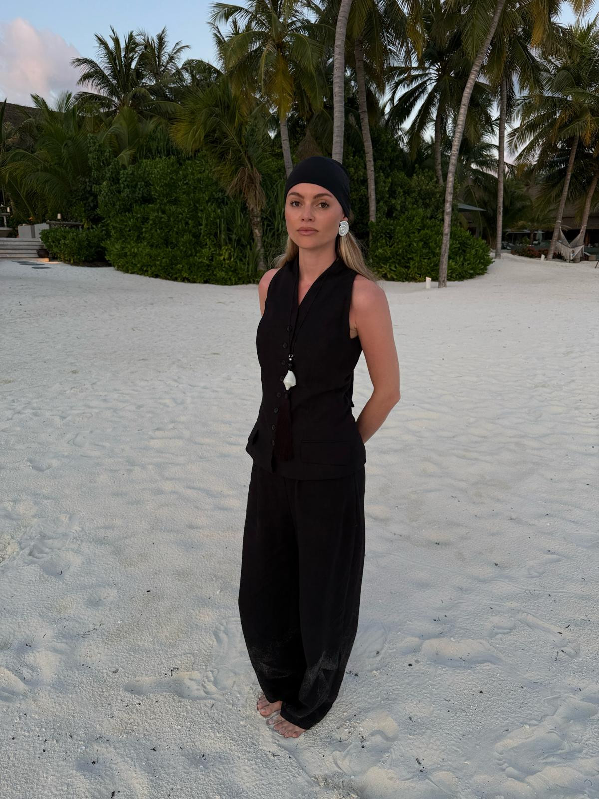 La Collection linen waistcoat and trousers co ord 🐚

Beach outfit, summer outfit, summer style, holiday outfit, cotton, linen, hot weather, beach day 

 #LTKSeasonal #LTKSwim #LTKTravel