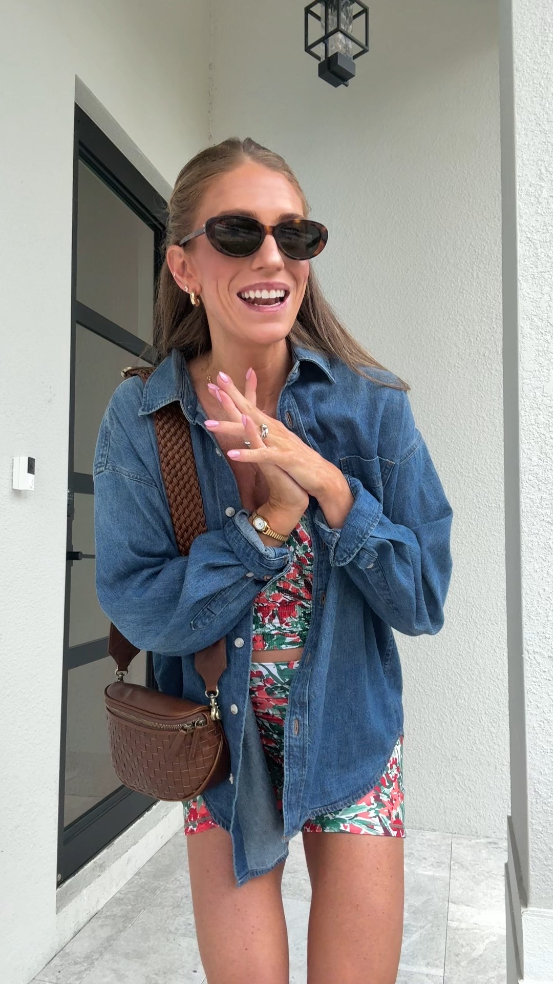 I wore this activewear set from to the farmers market today. Very bump friendly. I sized up to medium in shorts and topfor bump. Top is padded and adjustable straps
Wearing medium in denim button up. It runs oversized but still got medium for height



@abercrombie  @Aritzia  

#LTKootd #LTKBump #LTKActive