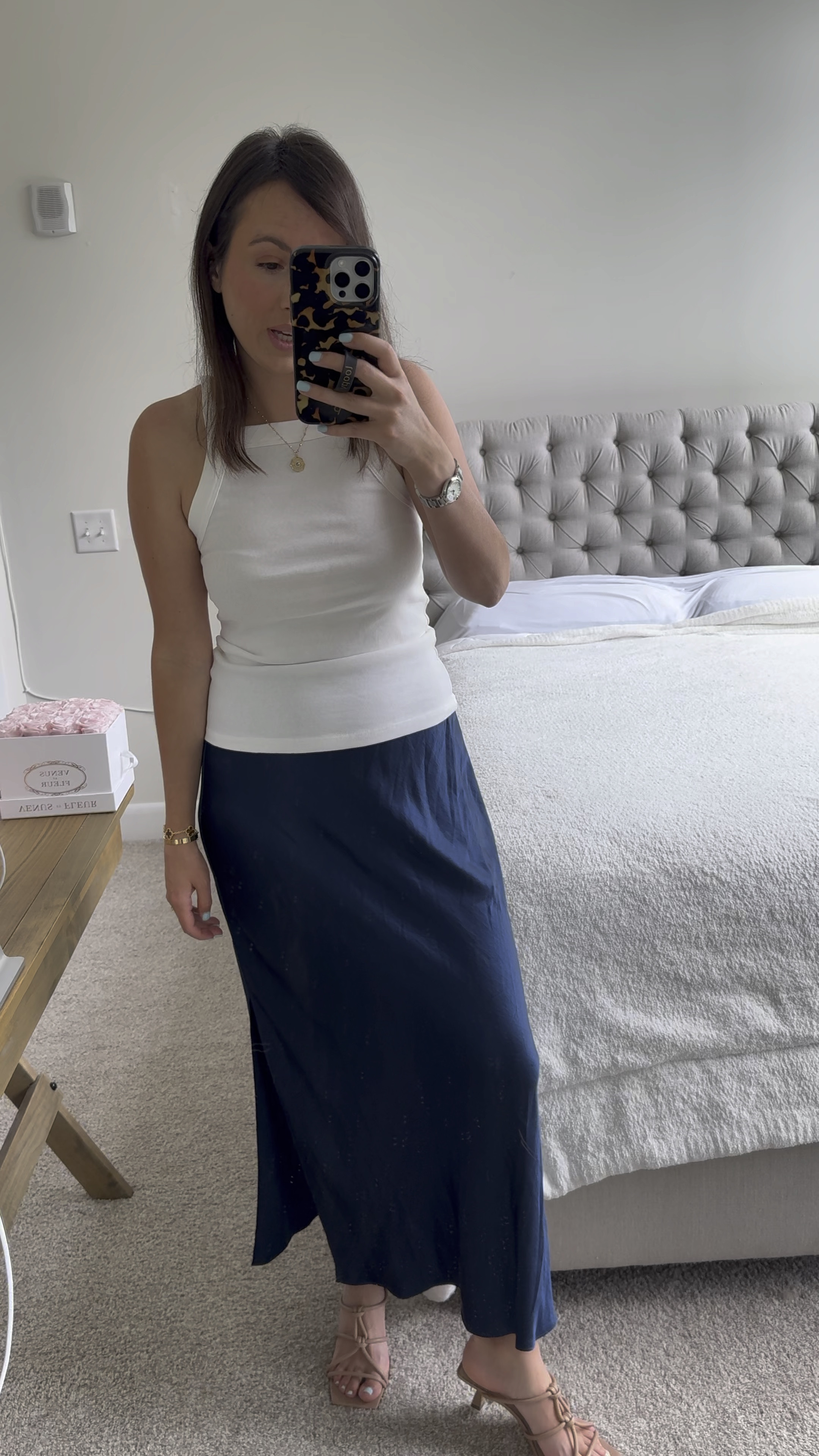 Madewell satin silk maxi skirt in size 2. Bought the 0 and it fits better in the waist but I like how the 2 looks better. I feel like this style of skirt looks better more loose for some reason



#LTKSeasonal #LTKFindsUnder100 #LTKStyleTip