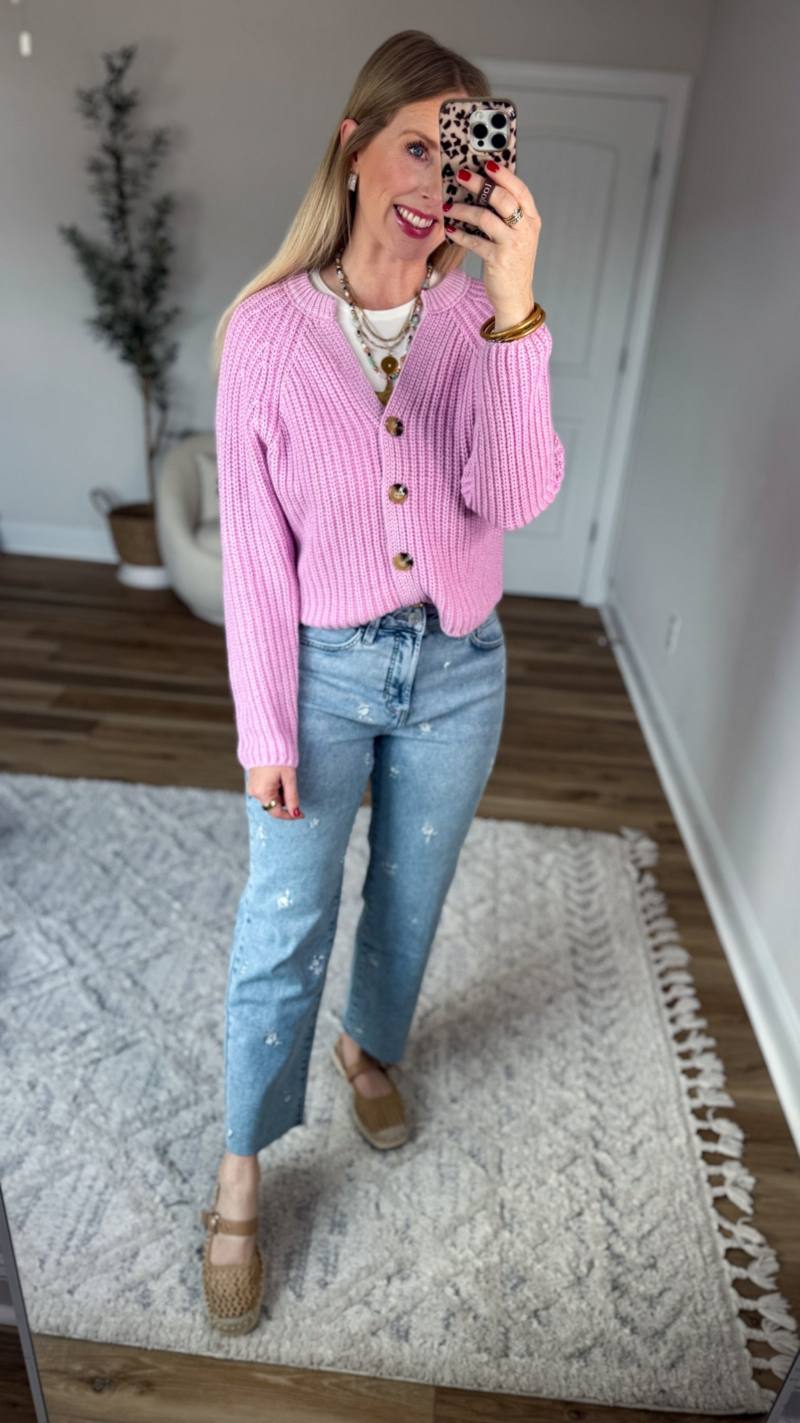 Love this cardigan + embroidered jeans outfit!! 

#LTKdayinmylife #LTKootd #LTKmomlife