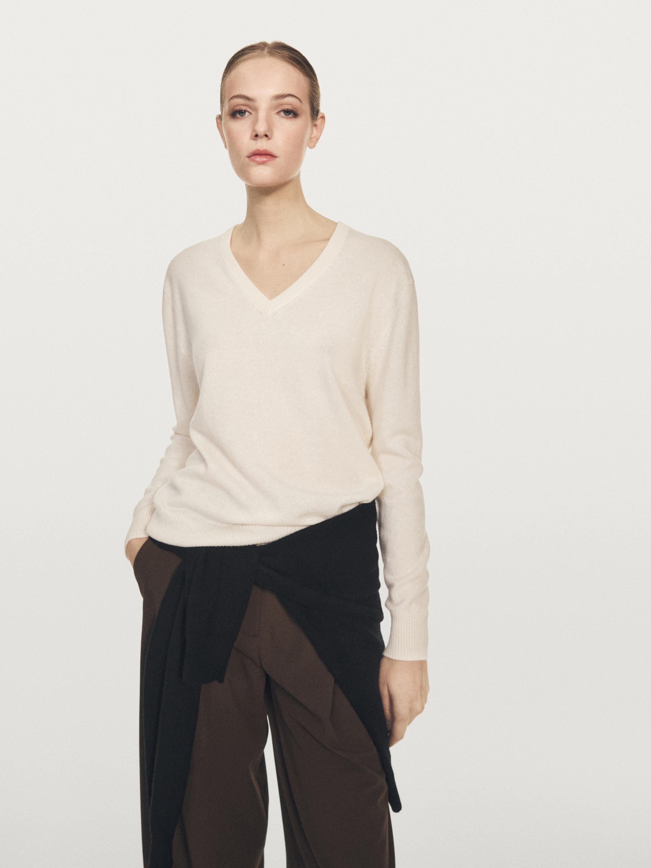 Knit 100% cashmere V-neck sweater | Massimo Dutti UK