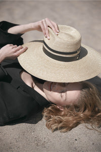 Elyn | Janessa Leone