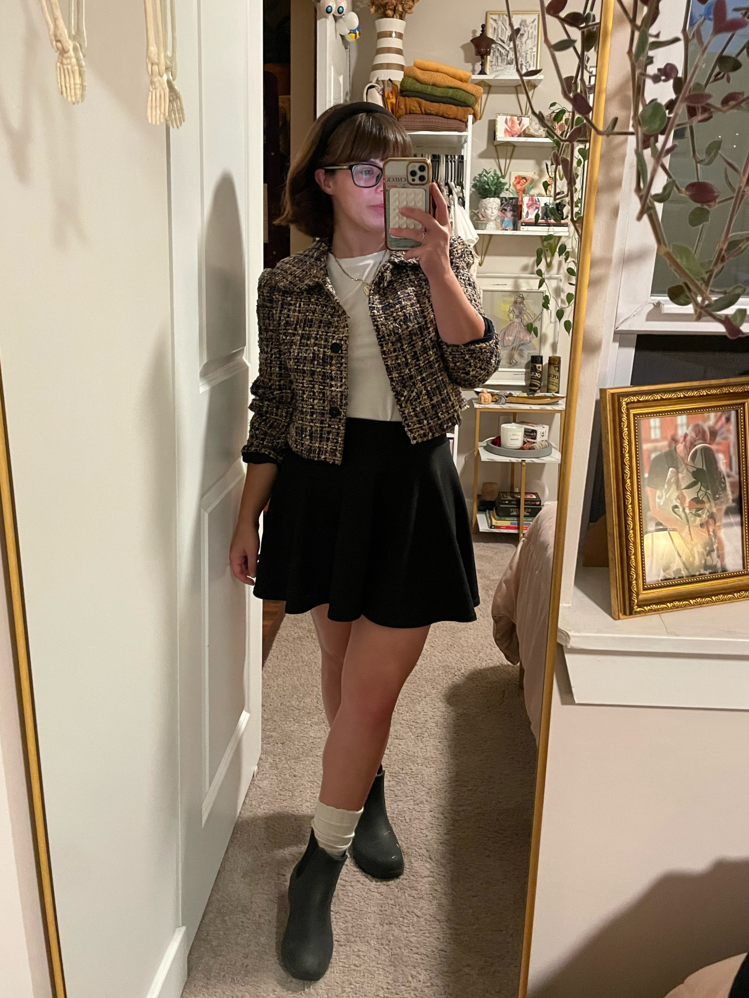 One of my favorite outfits to wear during the fall. It’s so comfy and easy, but looks so chic. It’s raining, so the boots are on (I’d prefer a loafer)  

#LTKWorkwear #LTKSeasonal #LTKStyleTip