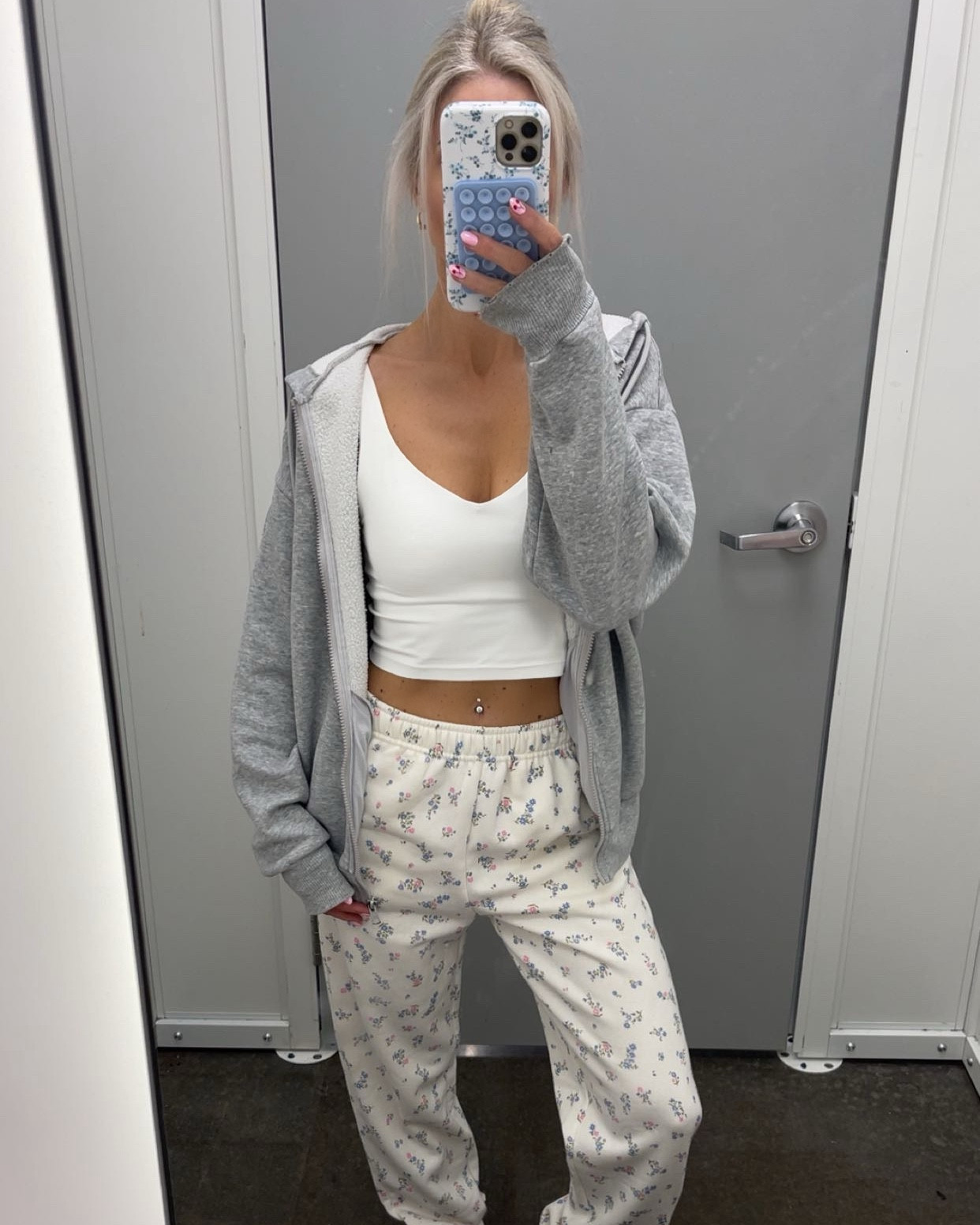 RUN for these girly joggers under $15 🌸 Selling out FAST! SO cute & flattering.
Wearing XS

cute loungewear, casual outfits, soft girl style, girly finds, everyday fashion

#LTKootd #LTKActive