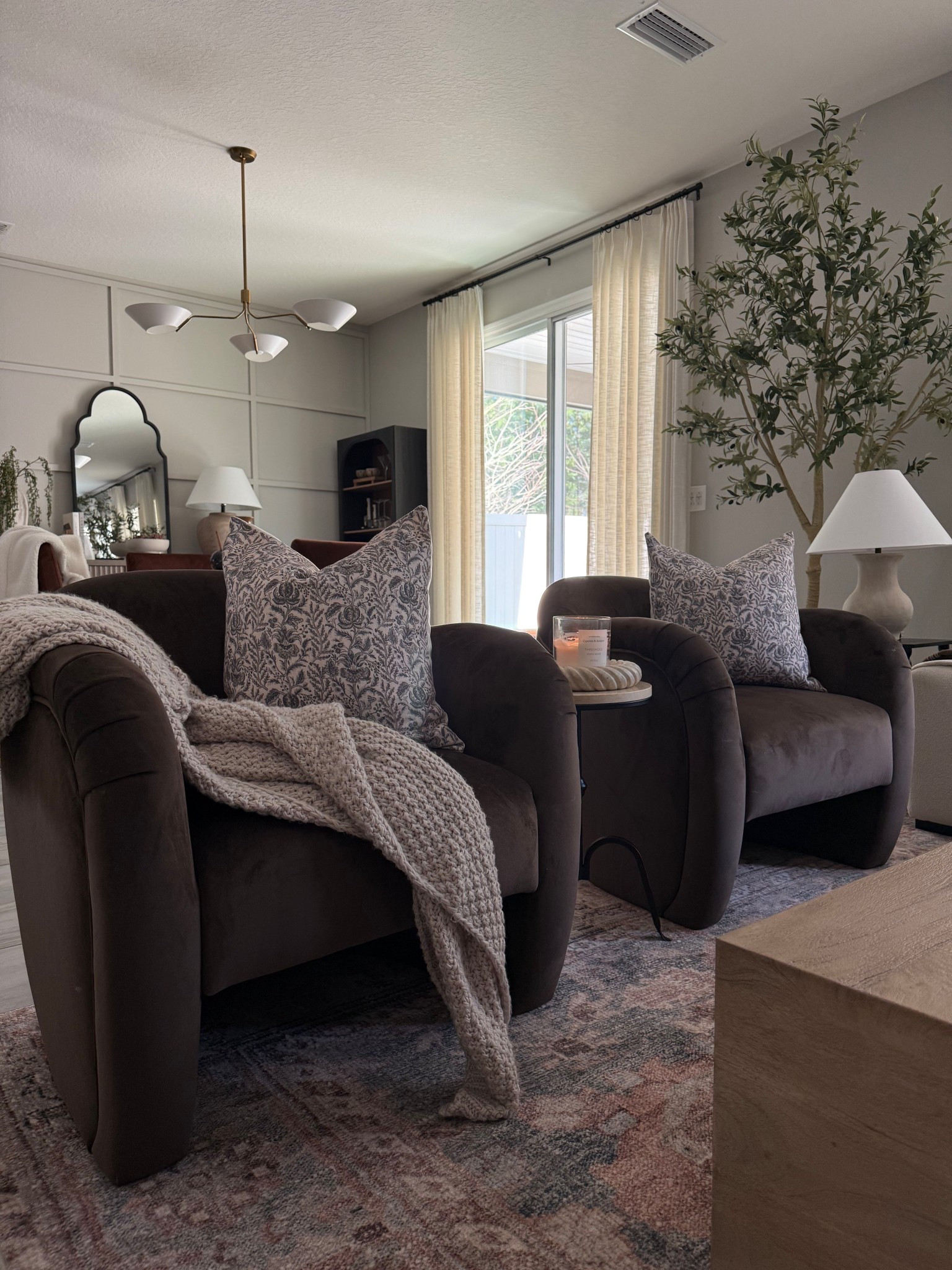 So happy these beautiful accent chairs are finally back in stock! Love the rich brown color 🤎 

Accent chairs, living room inspo, Amazon home decor, designer inspired pillows 

#LTKSeasonal #LTKHome #LTKSaleAlert