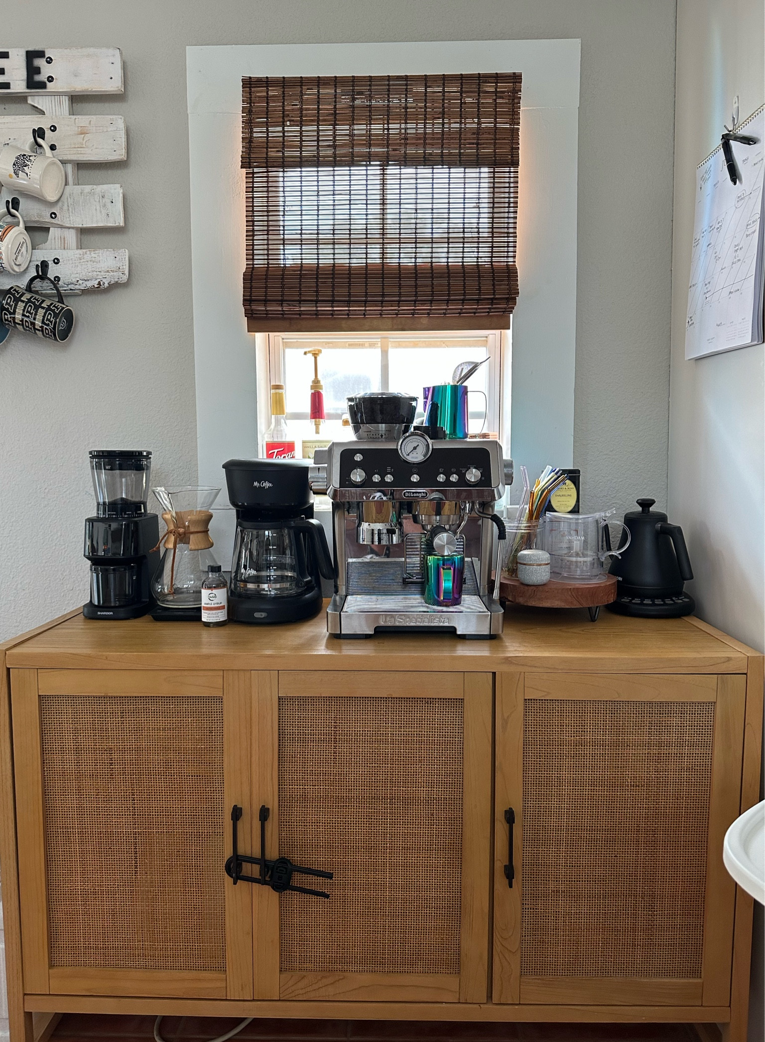 Shop my coffee bar set up! #espresso #coffee #coffeelovers #barista #homebarista #coffeeaddict #coffeesnob #espressomachine #coffeegrinder 