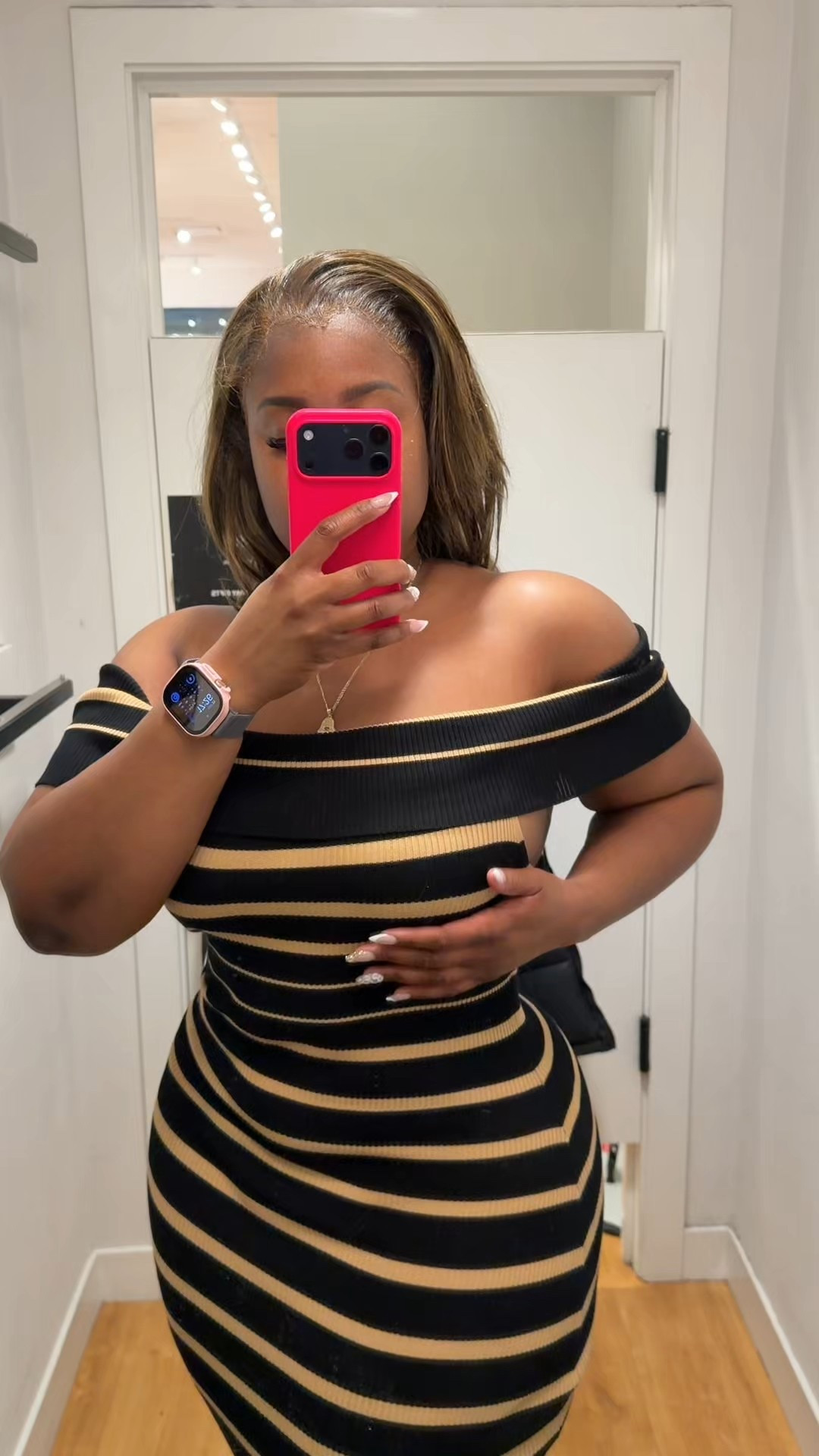 You ladies ALWAYS get to see it first 😍. Wearing this beauty from Express in a size LARGE. She has a decent amount of stretch to her. I initially tried the XL because the dress looks small but there is some stretch to it so I decided to try on the LARGE and im happy I did!


#LTKMidsize #LTKSaleAlert #LTKPlusSize