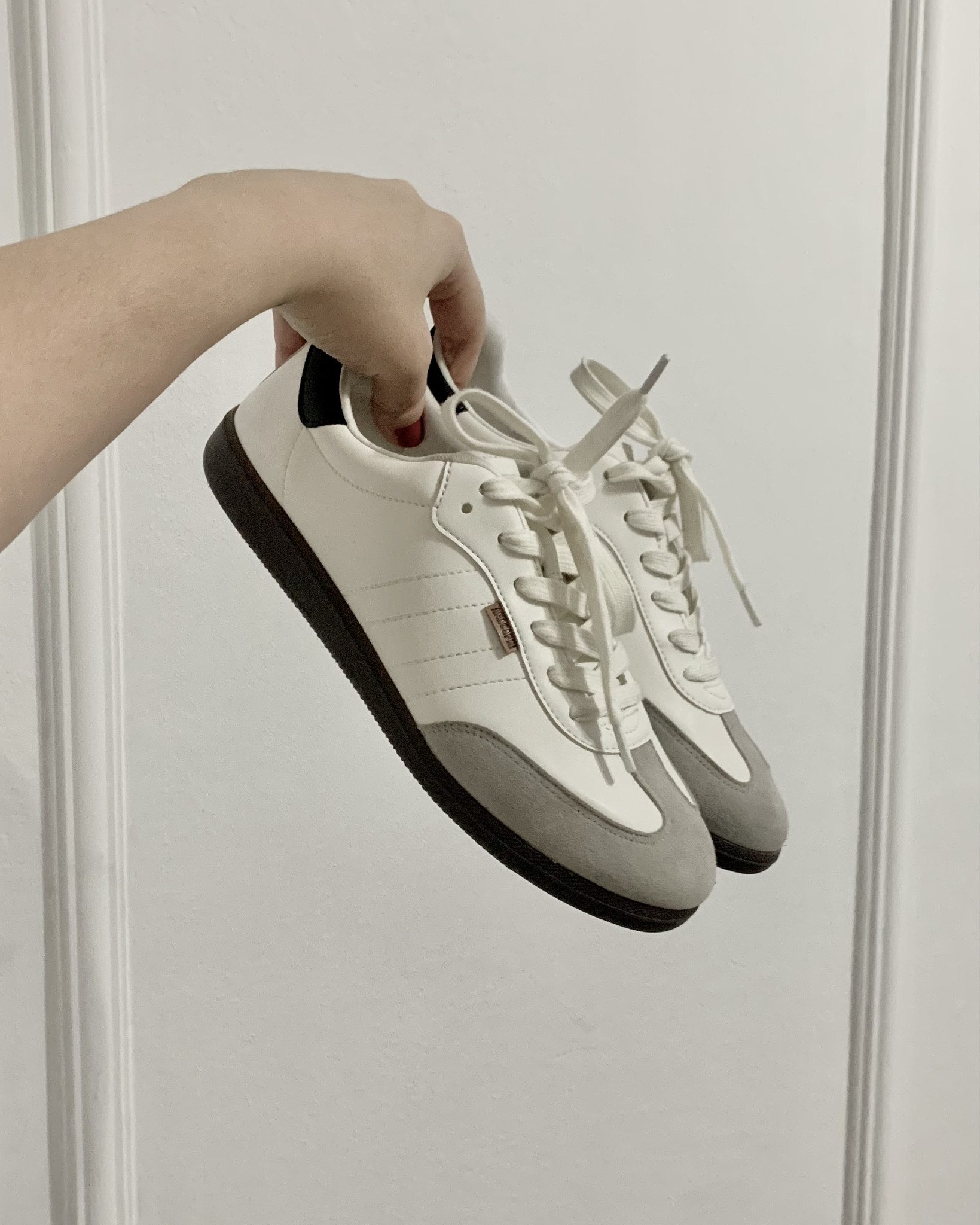 Encontrei esse tênis da Ana capri que é inspiração do adidas Sampa com preço mais acessível 😍

#tenis #anacapri #ltklook #brasil

#LTKbrasil #LTKbeauty #LTKshoes