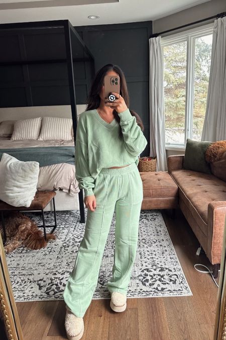 Wearing an xs in the sweatshirt and a small in the sweatpants 

Ootd 
Style tip 
Valentines day 
Trendy 
Travel outfit 
Lounge wear 


#LTKfindsunder50 #LTKMostLoved #LTKstyletip