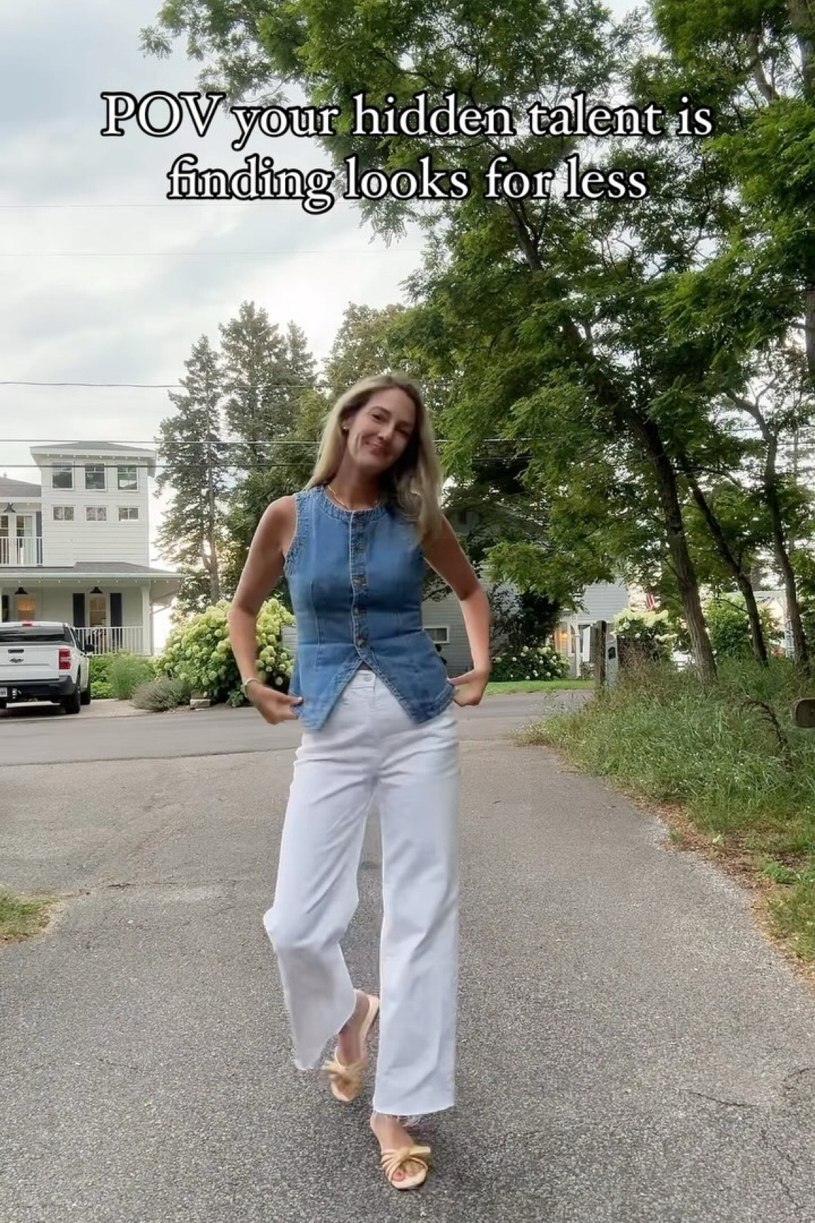 When I first saw this top, I thought, it’s Veronica beard. Come to find out, it’s madewell. Finding looks for less (but like actually a good value and something you’ll keep and not trash) is my talent - come join the fun!

Comment LINK and I’ll send a link for the top, jeans, and sandals. 

#lookforless #stylisttips #ootd