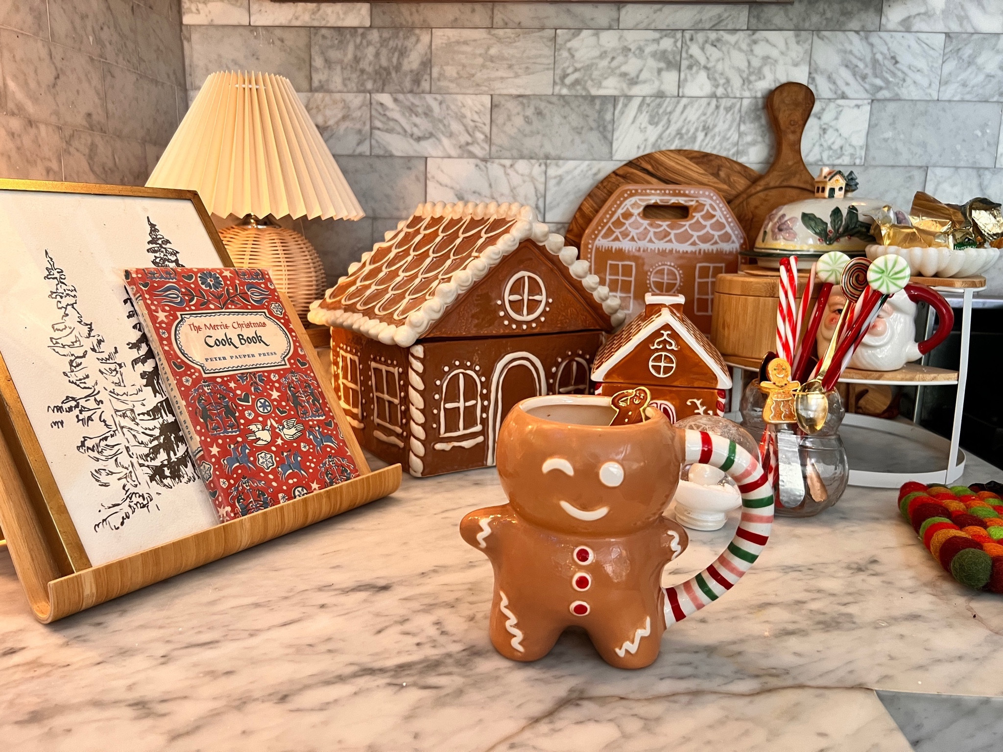 Sharing some cute Christmas kitchen decor and holiday hostess gift ideas for that holiday party we all need to go too! 






Gift guide 

#LTKGiftGuide #LTKHoliday #LTKhome